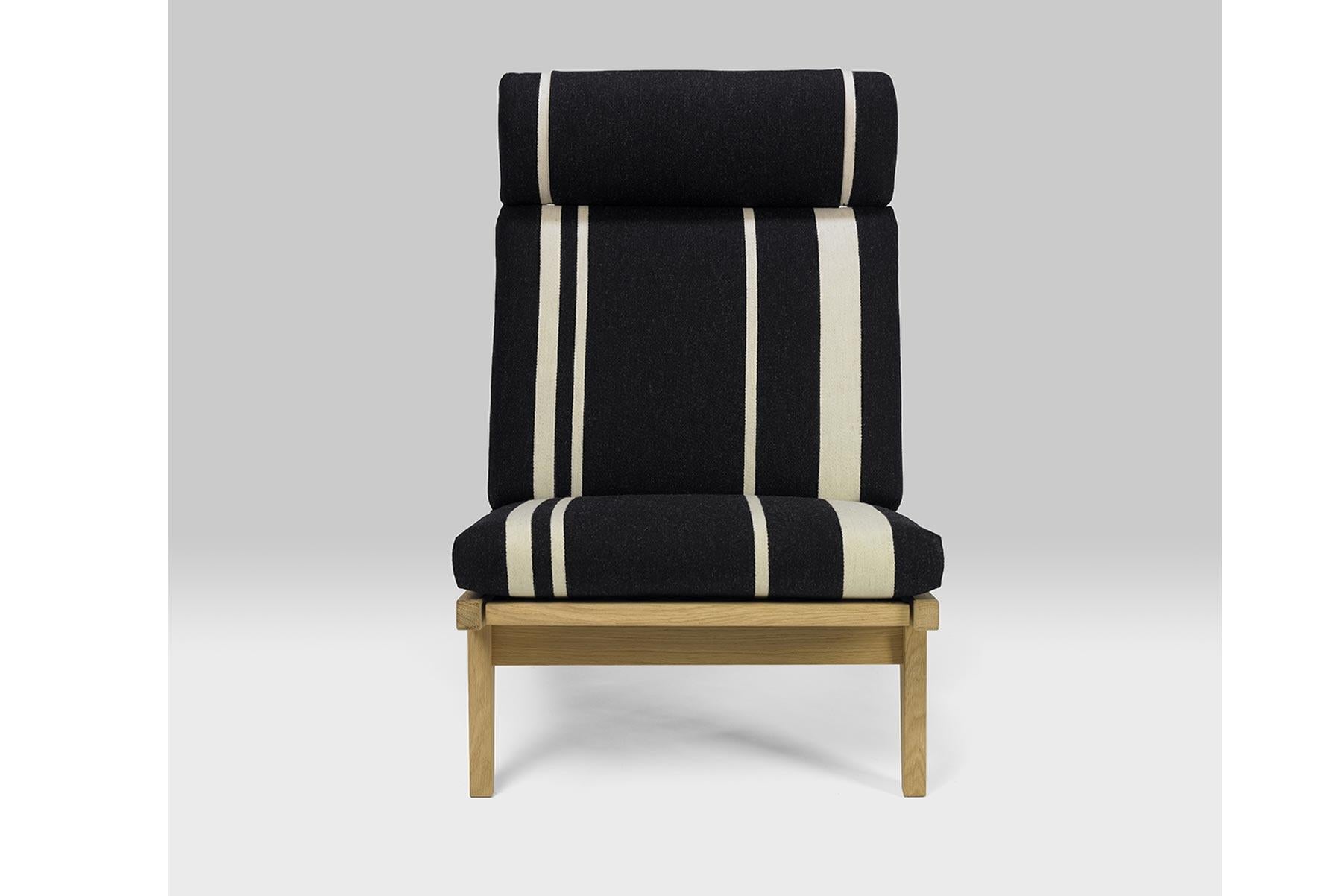 Danish Hans Wegner GE-375 Lounge Chair, Lacquered Oak For Sale