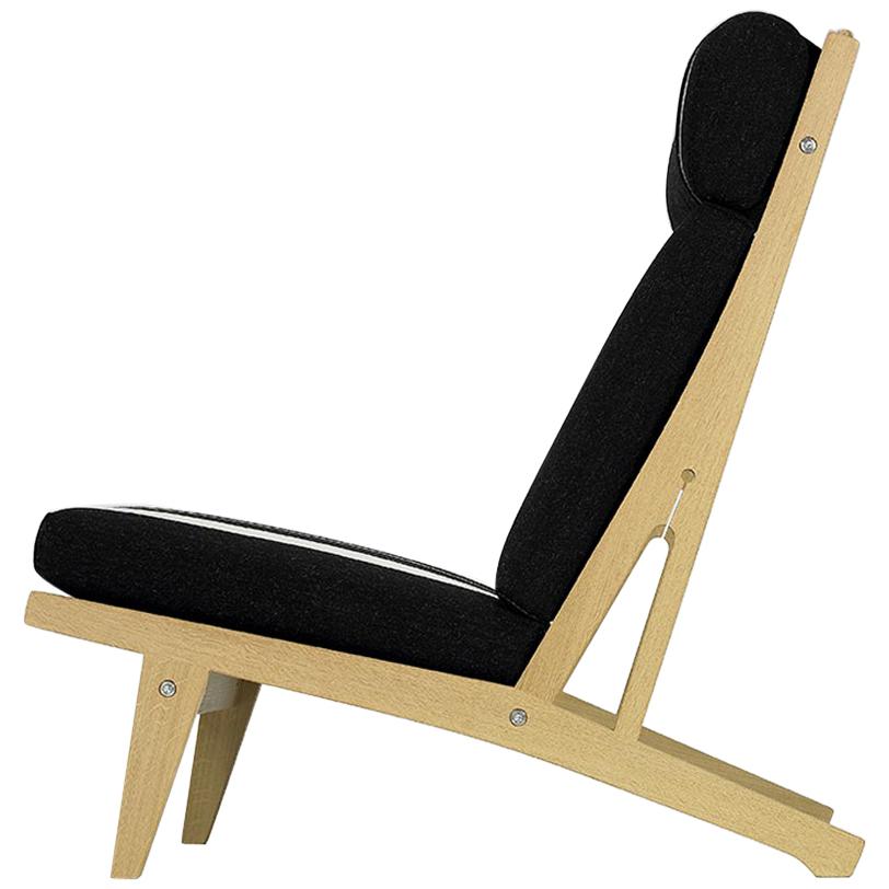 Hans Wegner GE-375 Lounge Chair, Lacquered Oak For Sale