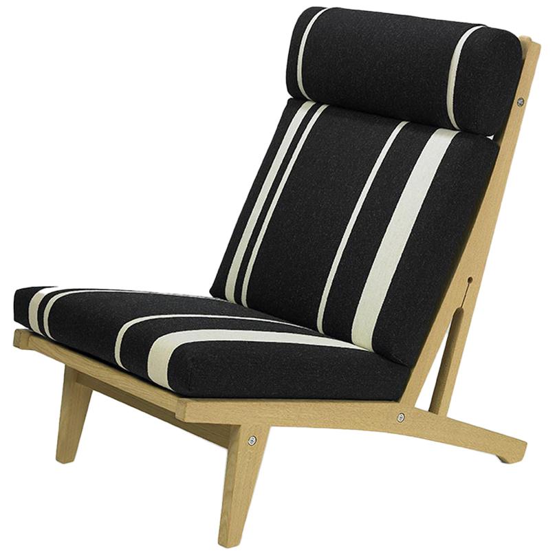 Hans Wegner GE-375 Lounge Chair, Stained Oak For Sale