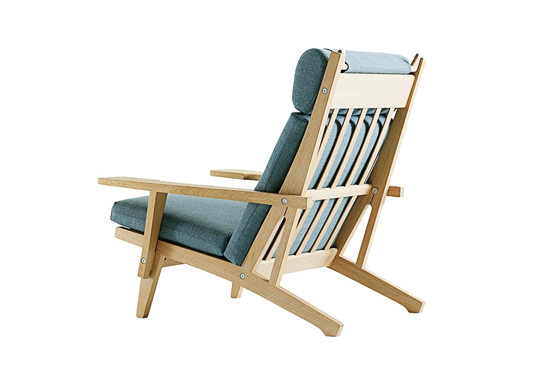 Hans Wegner GE-375 Lounge Chair with Arms, Lacquered Oak In Excellent Condition For Sale In Berkeley, CA