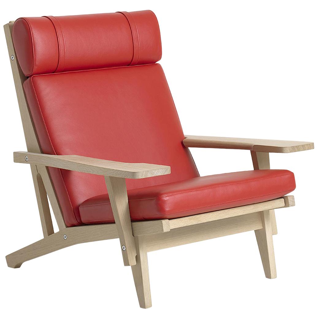 Hans Wegner GE-375 Lounge Chair with Arms, Lacquered Oak For Sale
