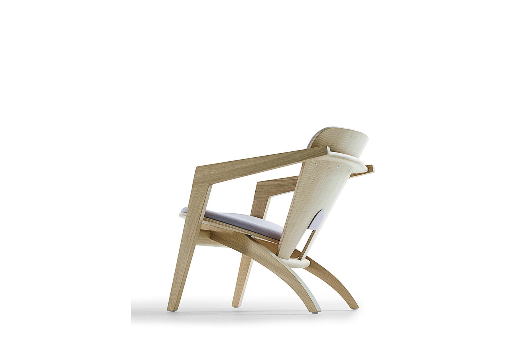 Conçue par Hans Wegner pour Getama en 1977, la chaise longue 460 