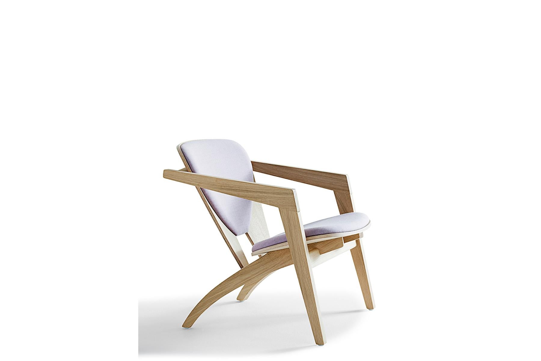 Designed by Hans Wegner for GETAMA in 1977, the 460 “Butterfly” lounge chair is a perfect addition to any modern or contemporary interior. The chair is hand built at GETAMA’s factory in Gedsted, Denmark by skilled cabinetmakers using traditional