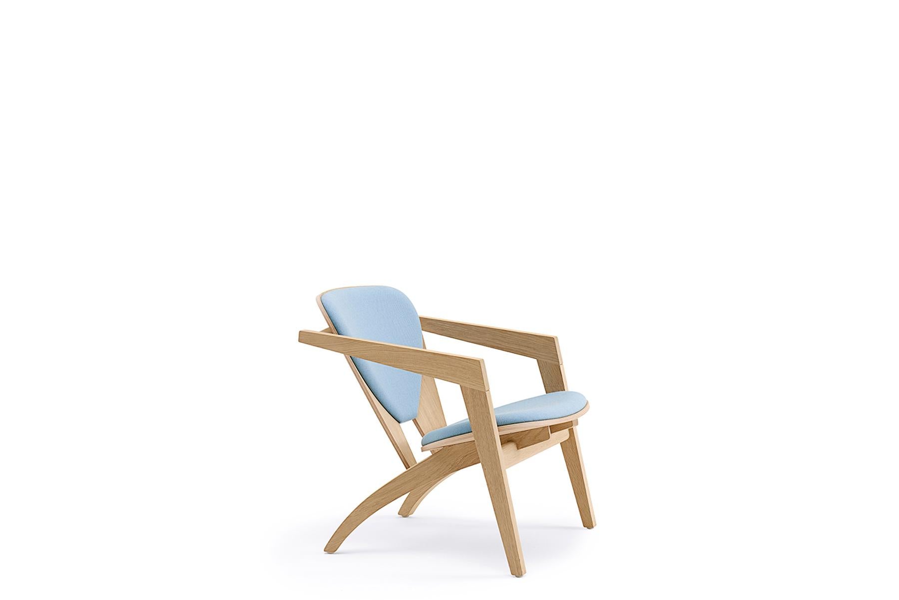 Designed by Hans Wegner for GETAMA in 1977, the 460 “Butterfly” lounge chair is a perfect addition to any modern or contemporary interior. The chair is hand built at GETAMA’s factory in Gedsted, Denmark by skilled cabinetmakers using traditional