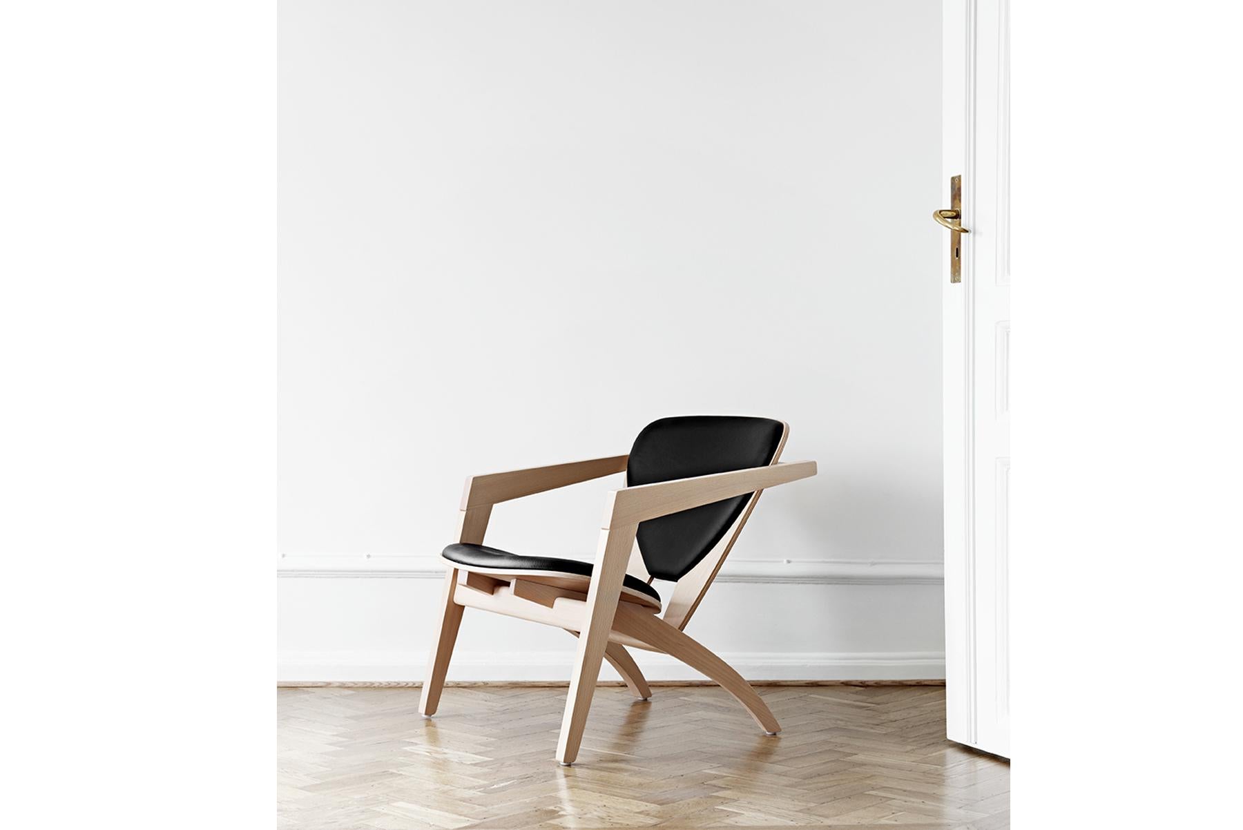 Mid-Century Modern Hans Wegner GE-460 Butterfly Lounge Chair, Oiled Walnut For Sale