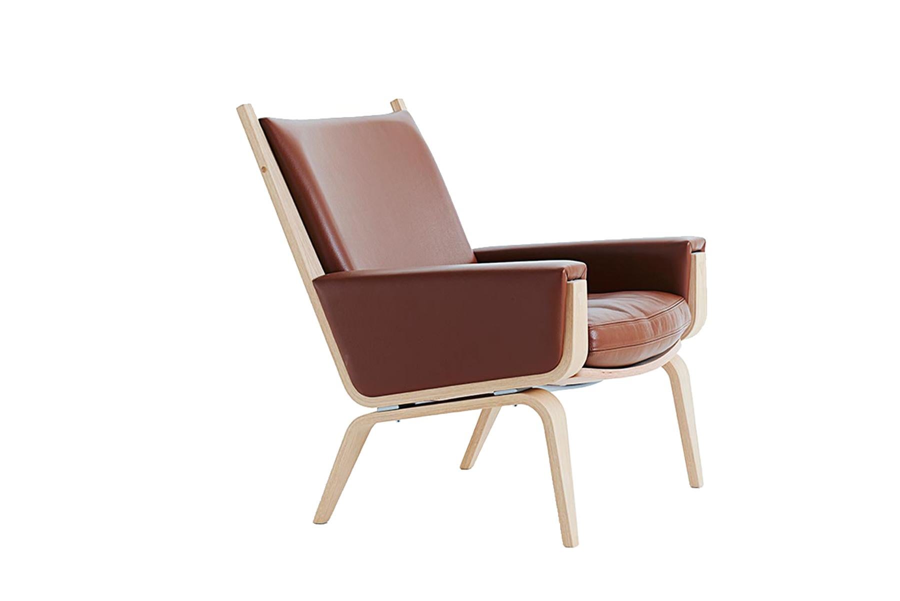 Designed in 1967 by Hans Wegner, the 501A high back lounge chair blends timeless elegance and comfort. Crafted in laminated, bent oak and hand built at GETAMA’s factory in Gedsted, Denmark by skilled cabinetmakers using traditional Scandinavian