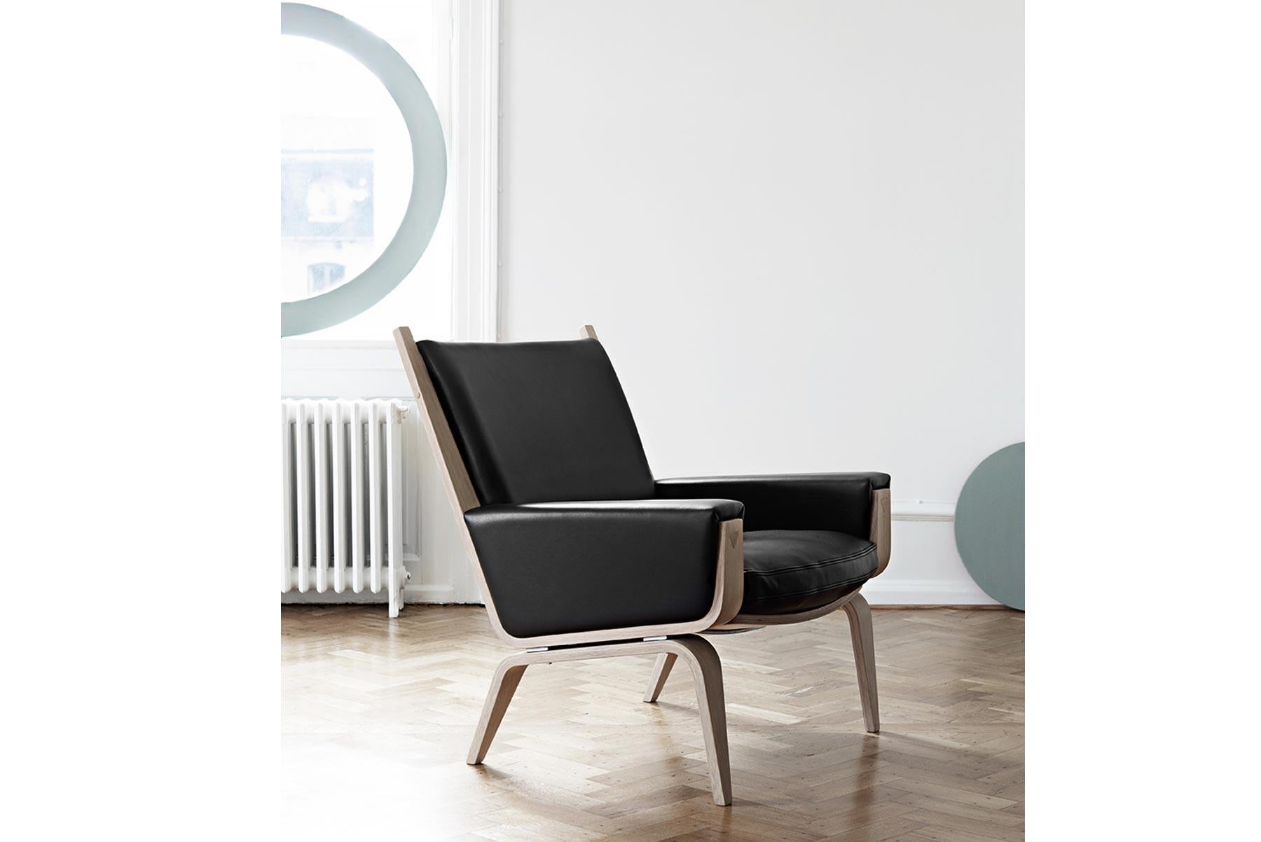 Hans Wegner GE-501 Lounge Chair, Lacquered Oak In Excellent Condition For Sale In Berkeley, CA