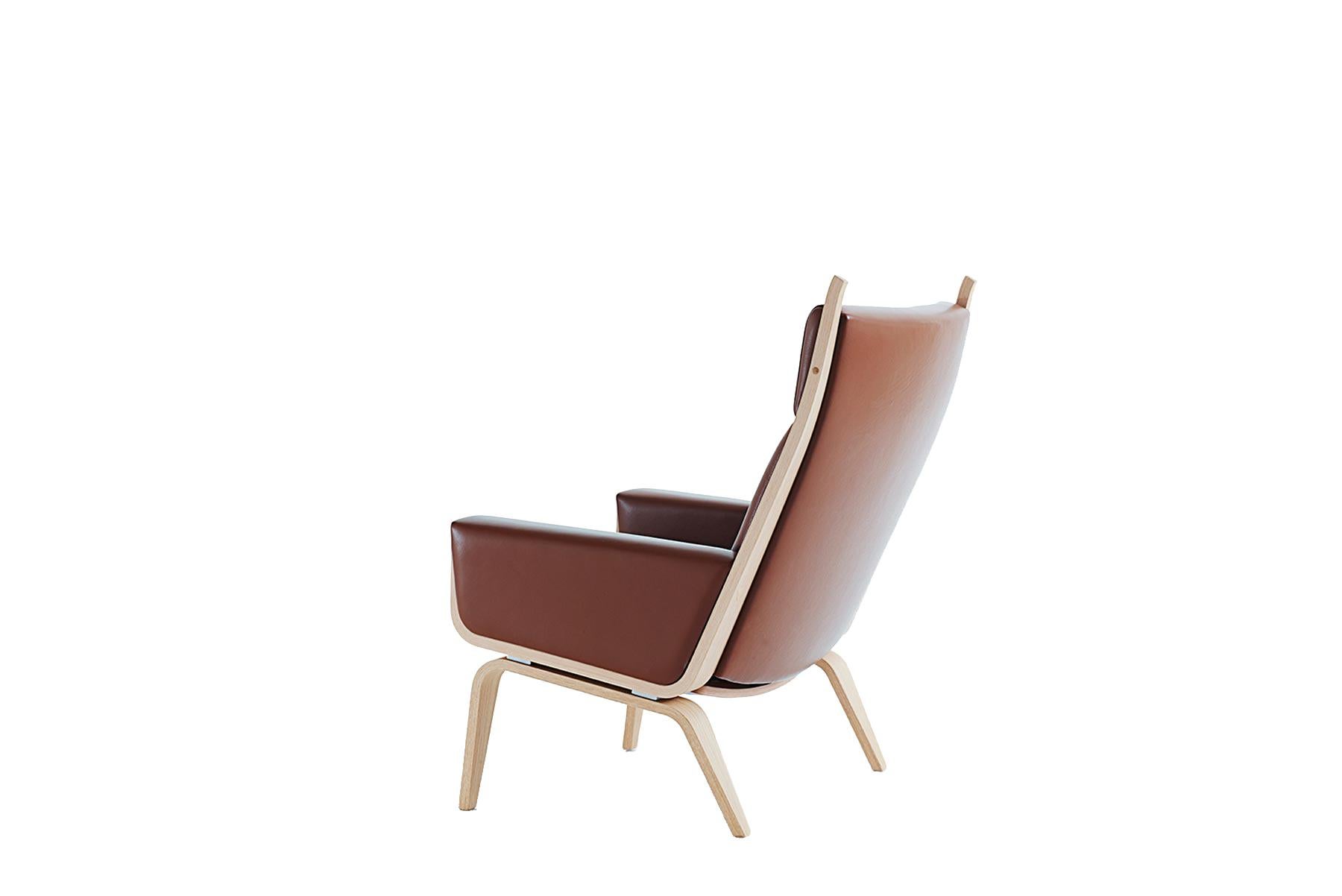 Mid-Century Modern Hans Wegner GE-501A Lounge Chair, Lacquered Oak For Sale
