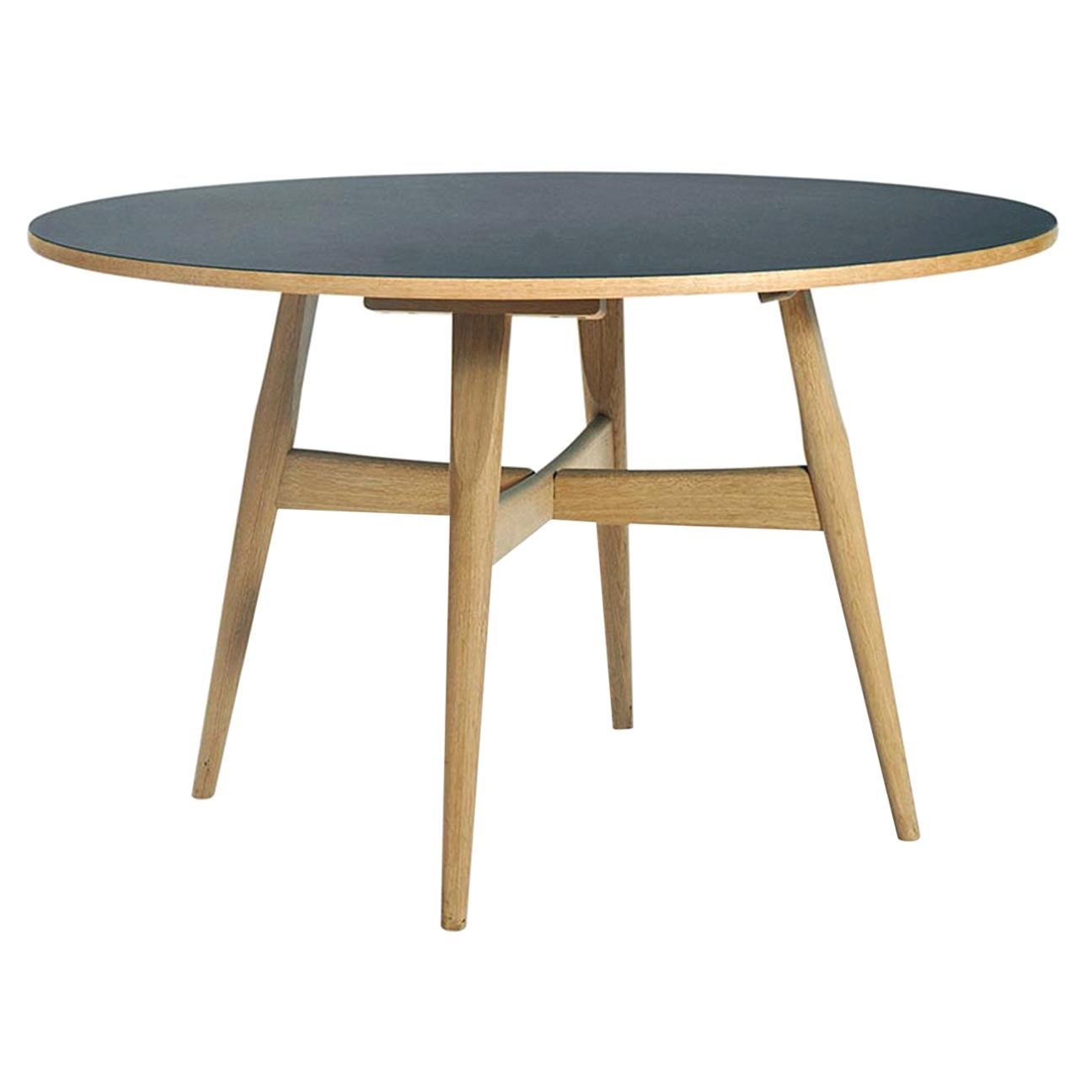 Table de salle à manger GE-526, plateau de table plaqué en chêne avec pieds en chêne en vente
