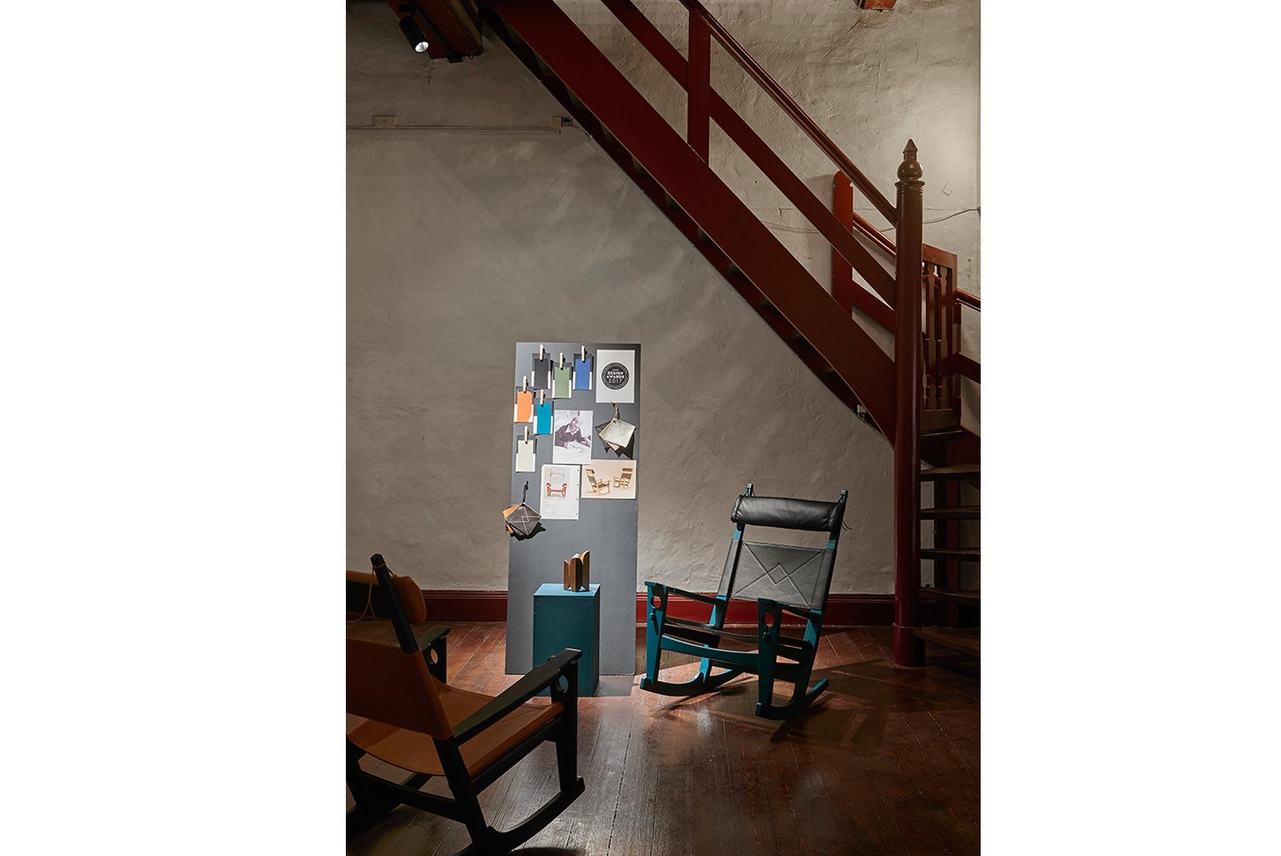 Danois Rocker à trou de serrure en cuir et hêtre Hans Wegner GE-673 en vente