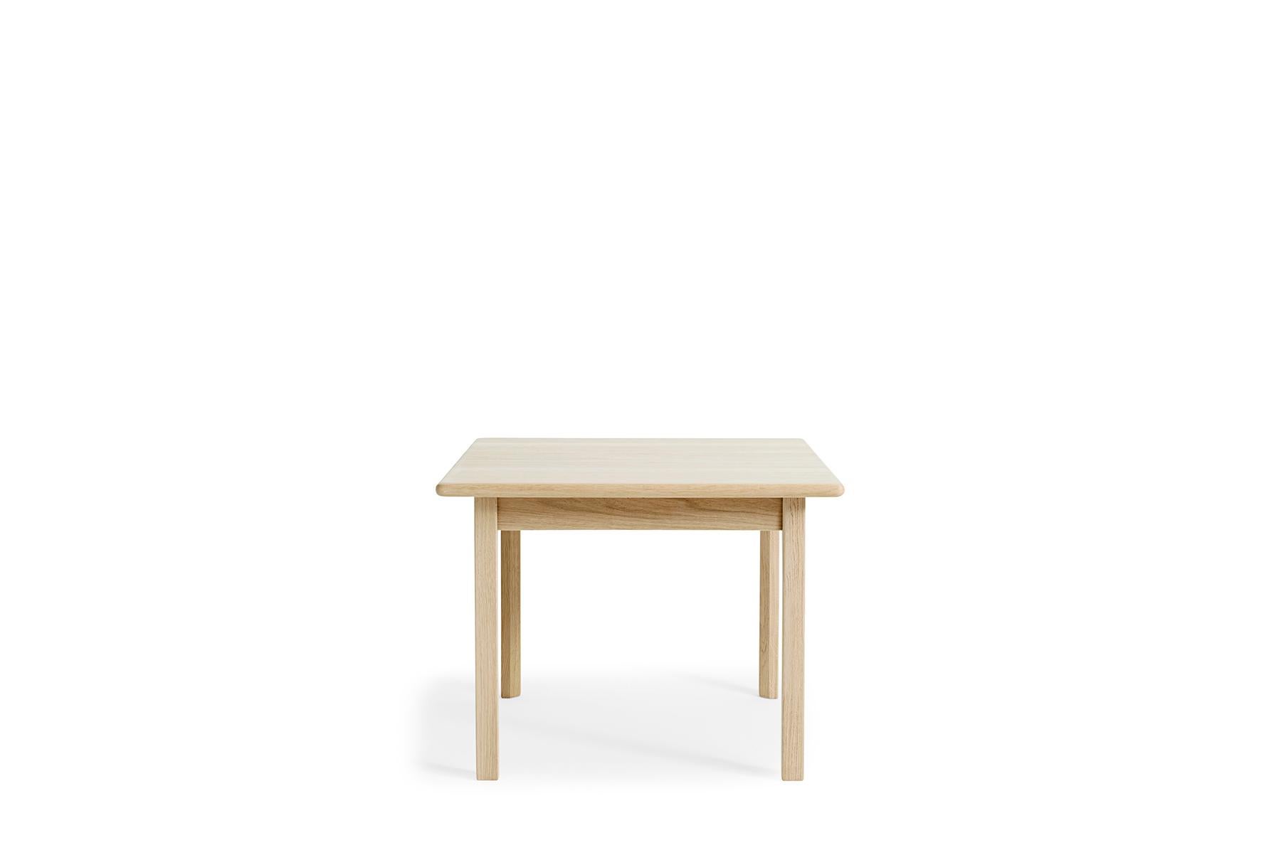 Conçue par Hans Wegner pour GETAMA en 1980, la table basse 80/86 présente un savoir-faire inégalé. Cette table est fabriquée à la main dans l'usine de GETAMA à Gedsted, au Danemark, par des ébénistes qualifiés utilisant des techniques scandinaves