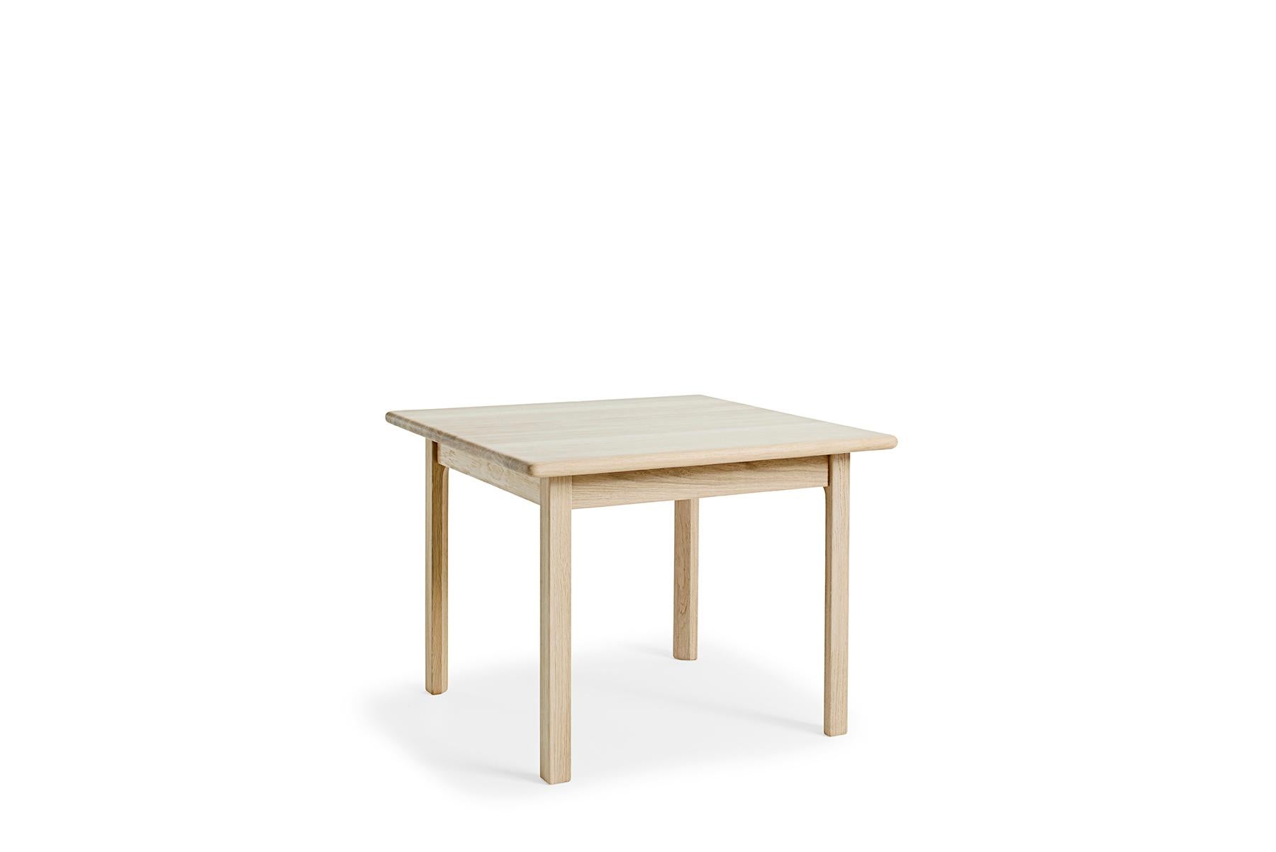 Danish Hans Wegner GE - 80/86 Coffee Table For Sale