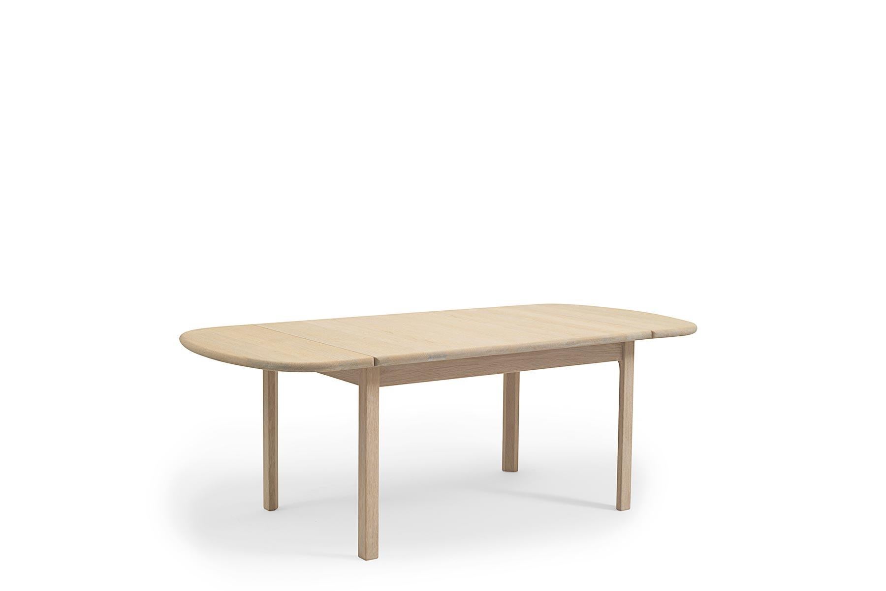 Mid-Century Modern Hans Wegner GE, 82/85 Coffee Table, Stained beech For Sale
