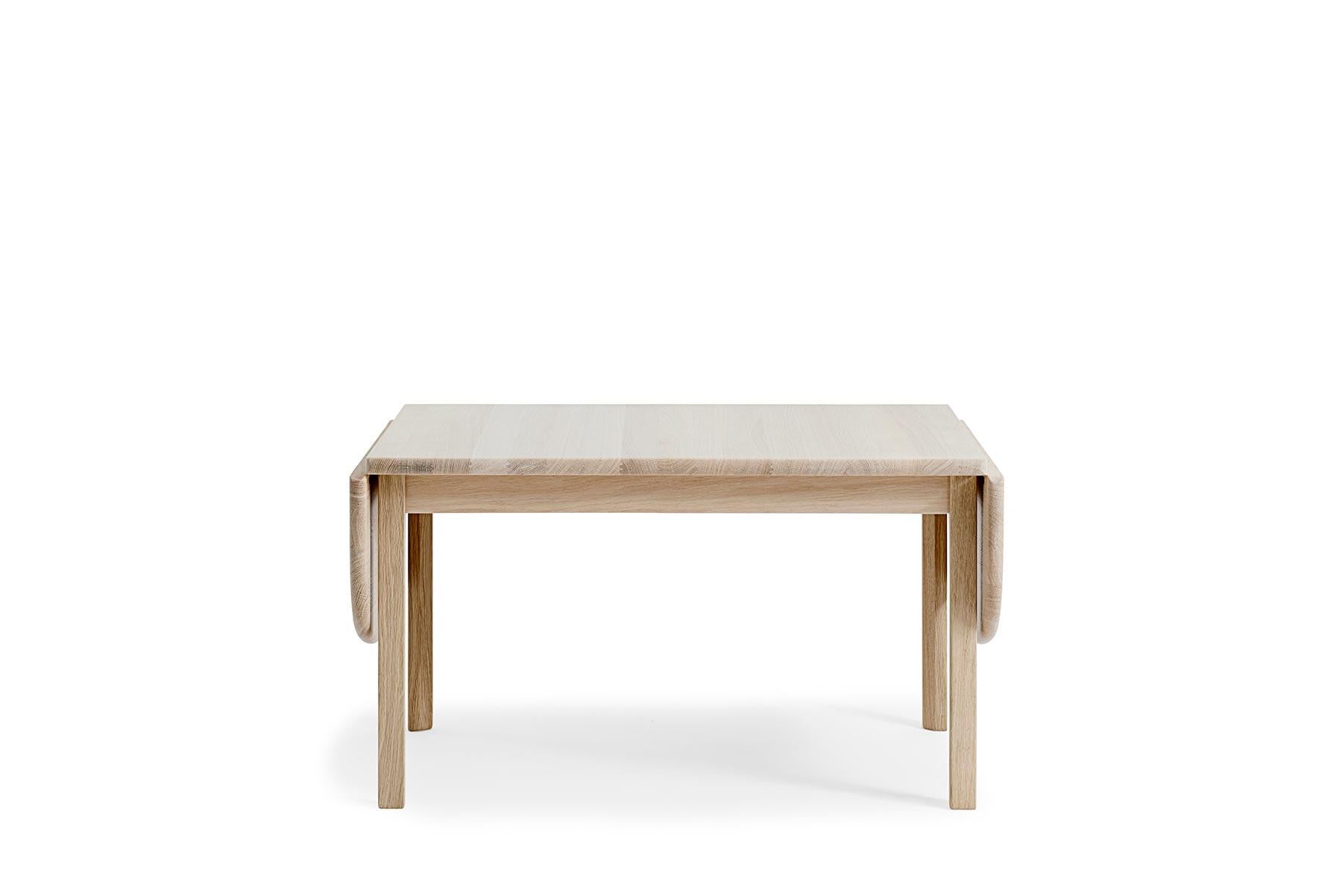 XXIe siècle et contemporain Table basse Hans Wegner GE, 82/85, en hêtre teinté en vente