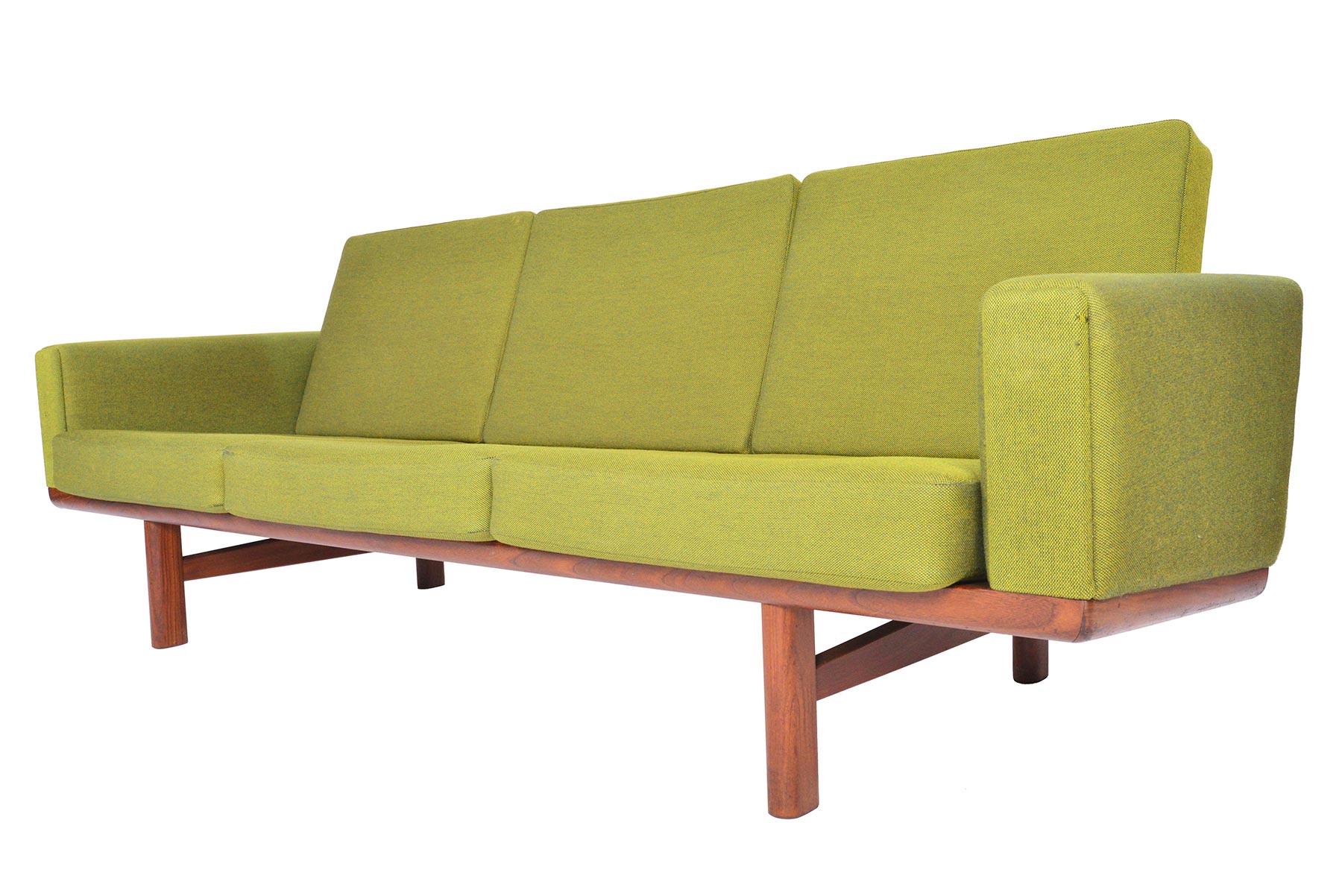 Hans Wegner GE236/3 Walnut Three-Seat Sofa In Good Condition In Berkeley, CA