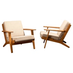 Hans Wegner GE290 Pair Easy Chairs in Light Beige Wool and Oak for GETAMA