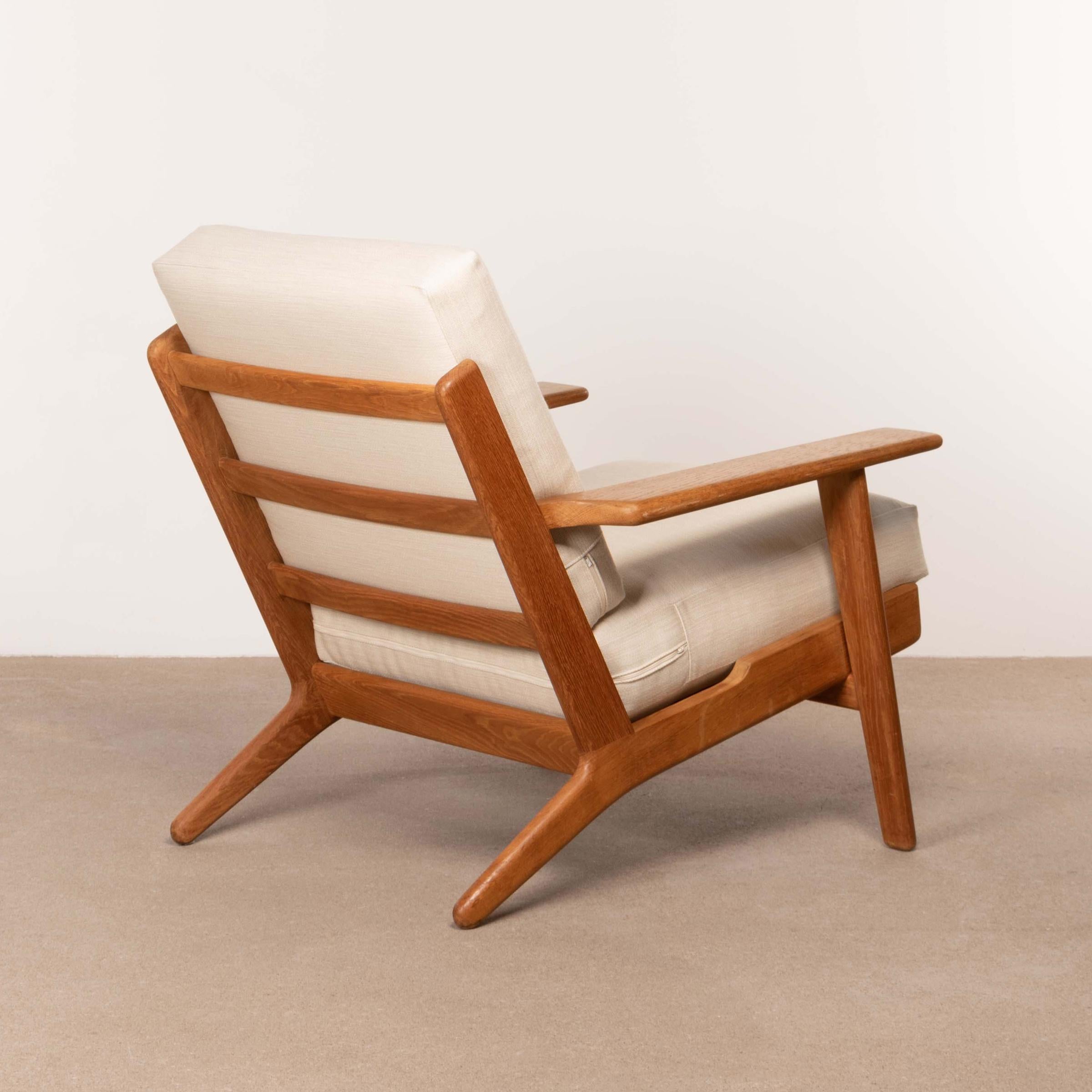 Hans Wegner GE290 Pair Easy Chairs in Light Beige Wool for GETAMA, Denmark 3