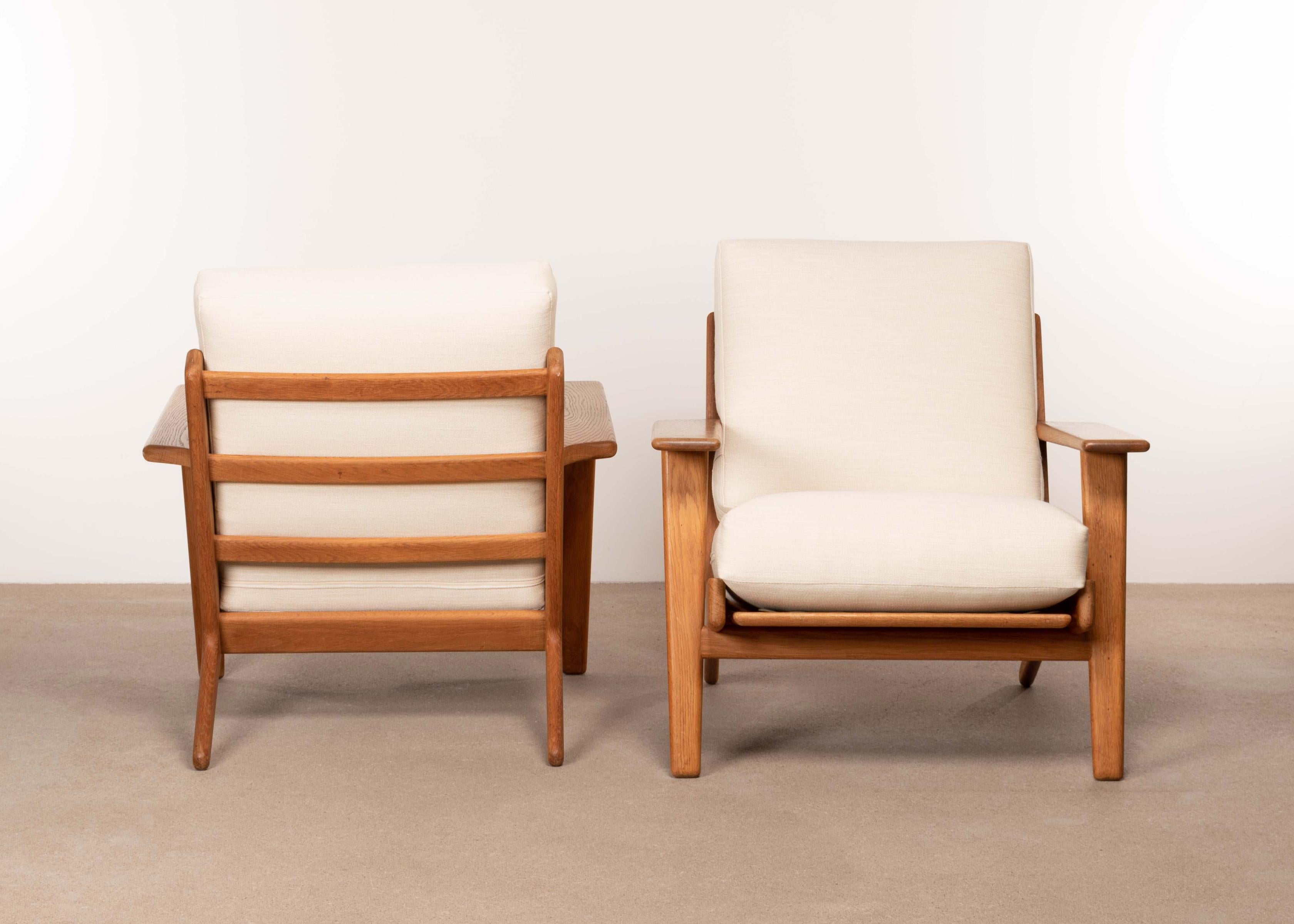 Scandinavian Modern Hans Wegner GE290 Pair Easy Chairs in Light Beige Wool for GETAMA, Denmark