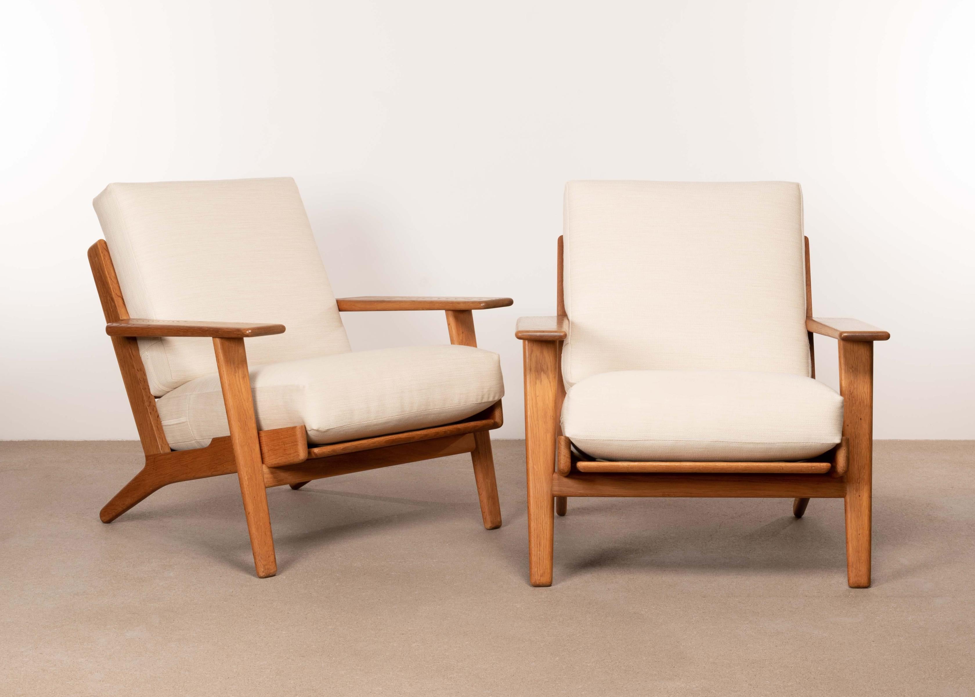 Danish Hans Wegner GE290 Pair Easy Chairs in Light Beige Wool for GETAMA, Denmark