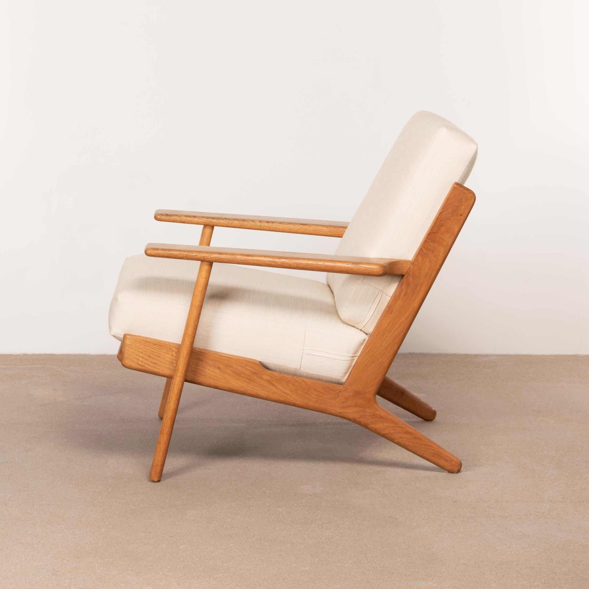 Hans Wegner GE290 Pair Easy Chairs in Light Beige Wool for GETAMA, Denmark 2