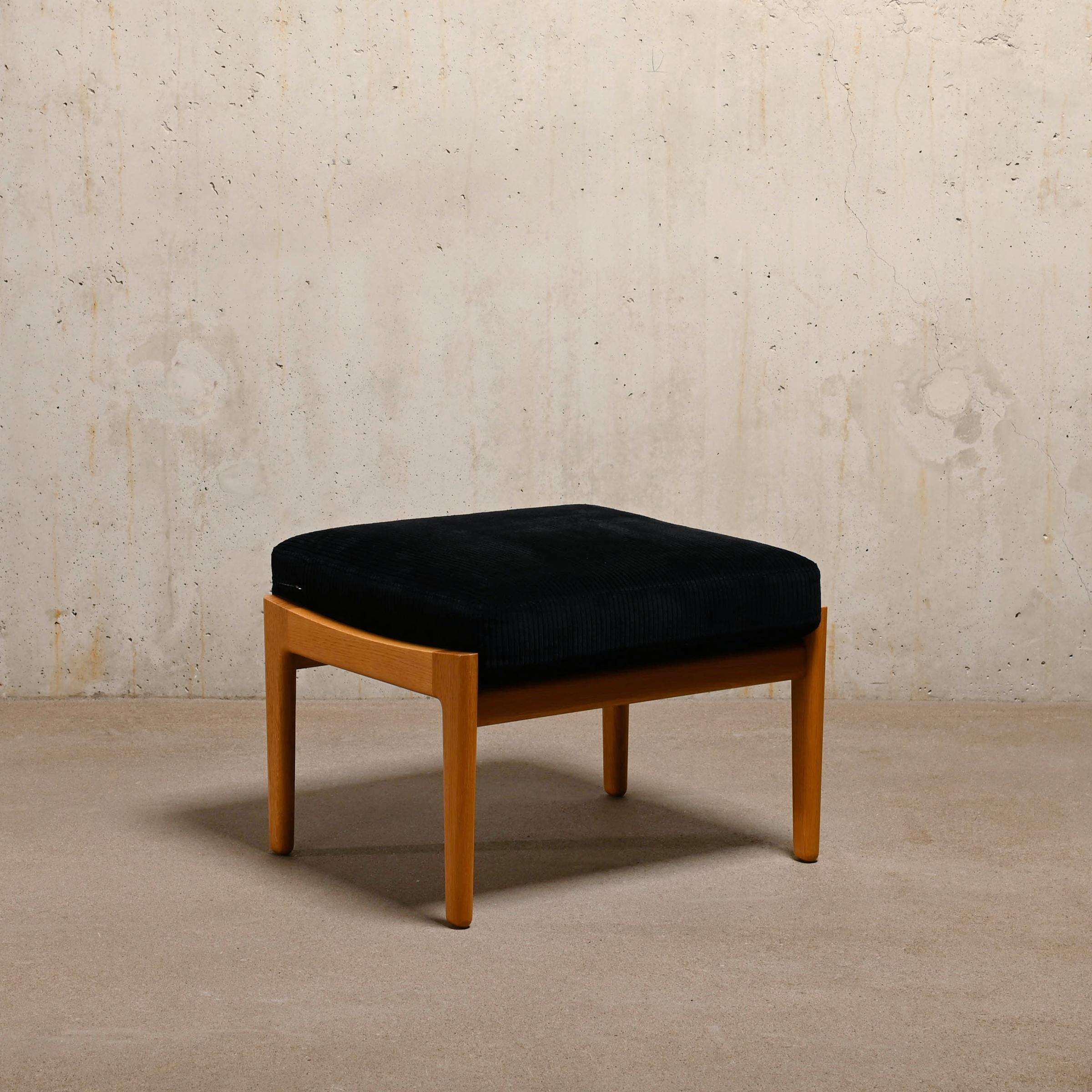 Hans Wegner GE290a Lounge Chair in Black Corduroy Fabric for GETAMA 3