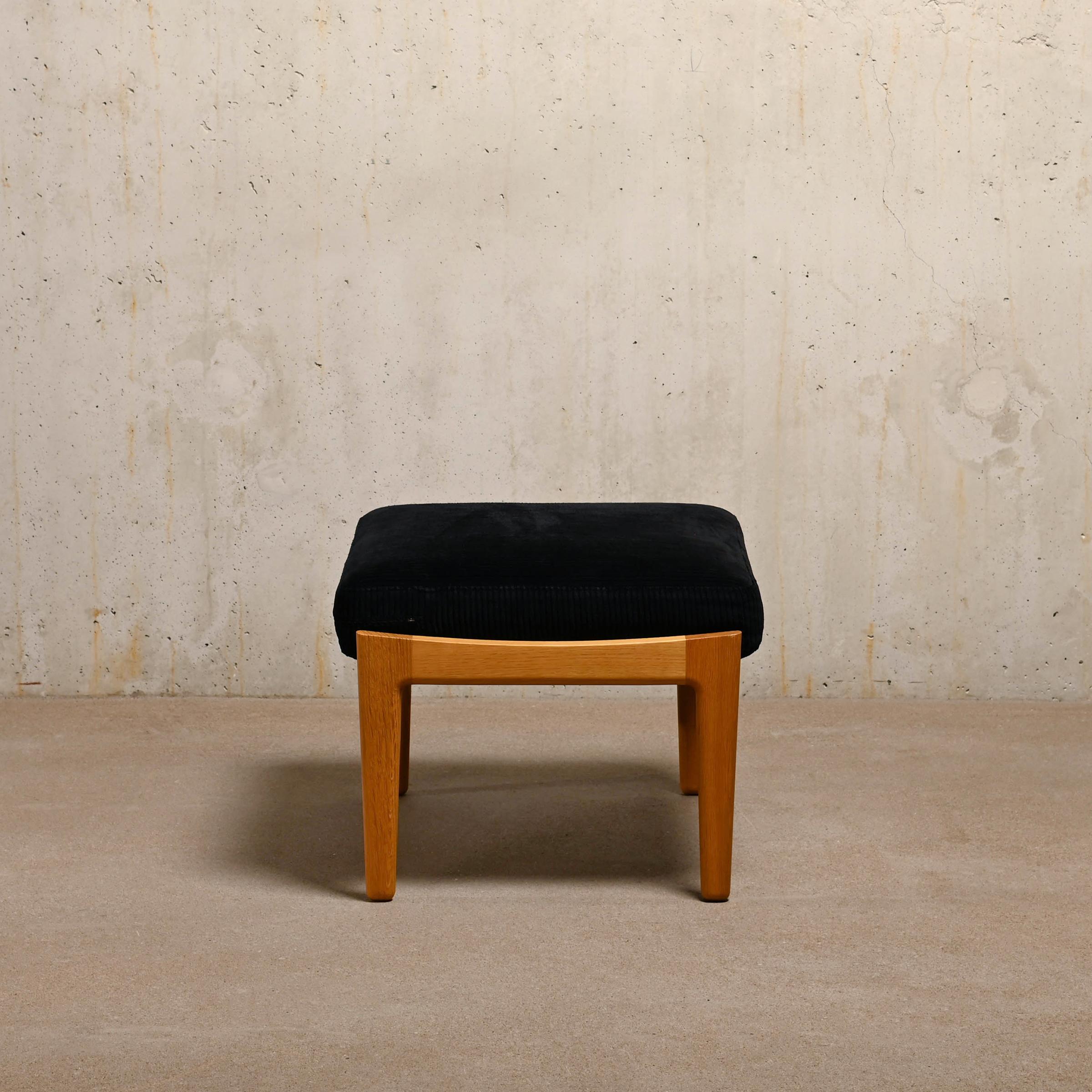 Hans Wegner GE290a Lounge Chair in Black Corduroy Fabric for GETAMA 4