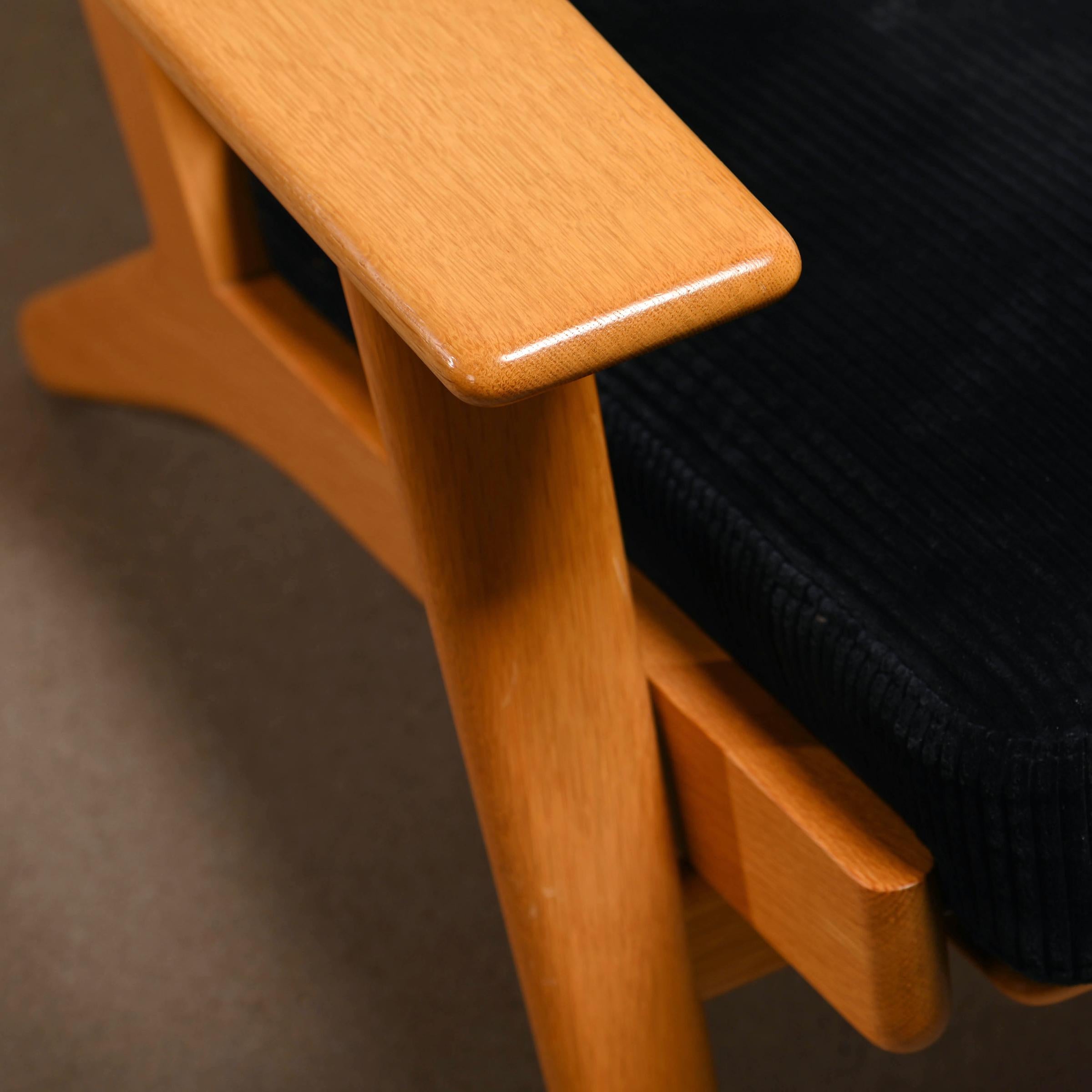 Hans Wegner GE290a Lounge Chair in Black Corduroy Fabric for GETAMA 7