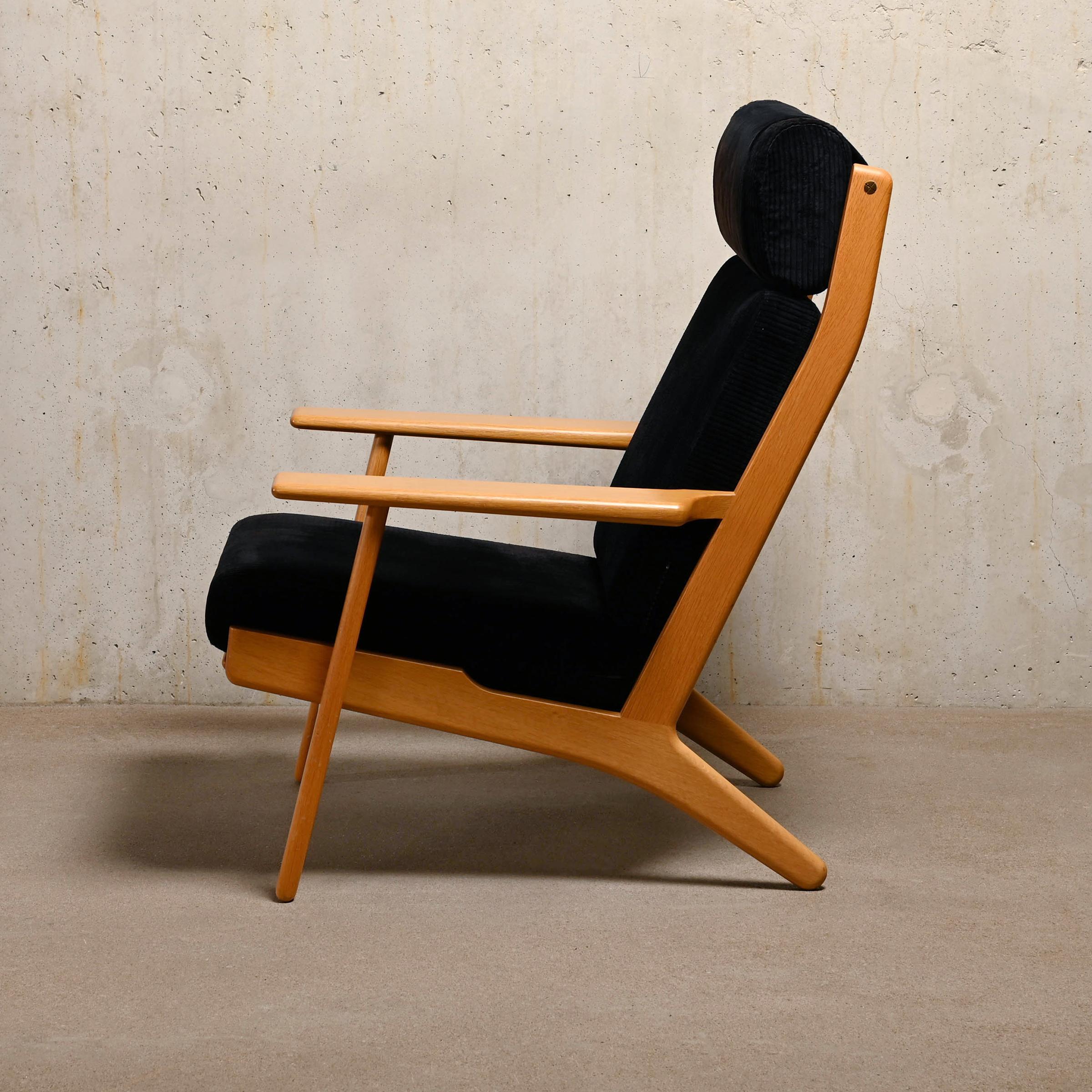 Hans Wegner GE290a Lounge Chair in Black Corduroy Fabric for GETAMA 1