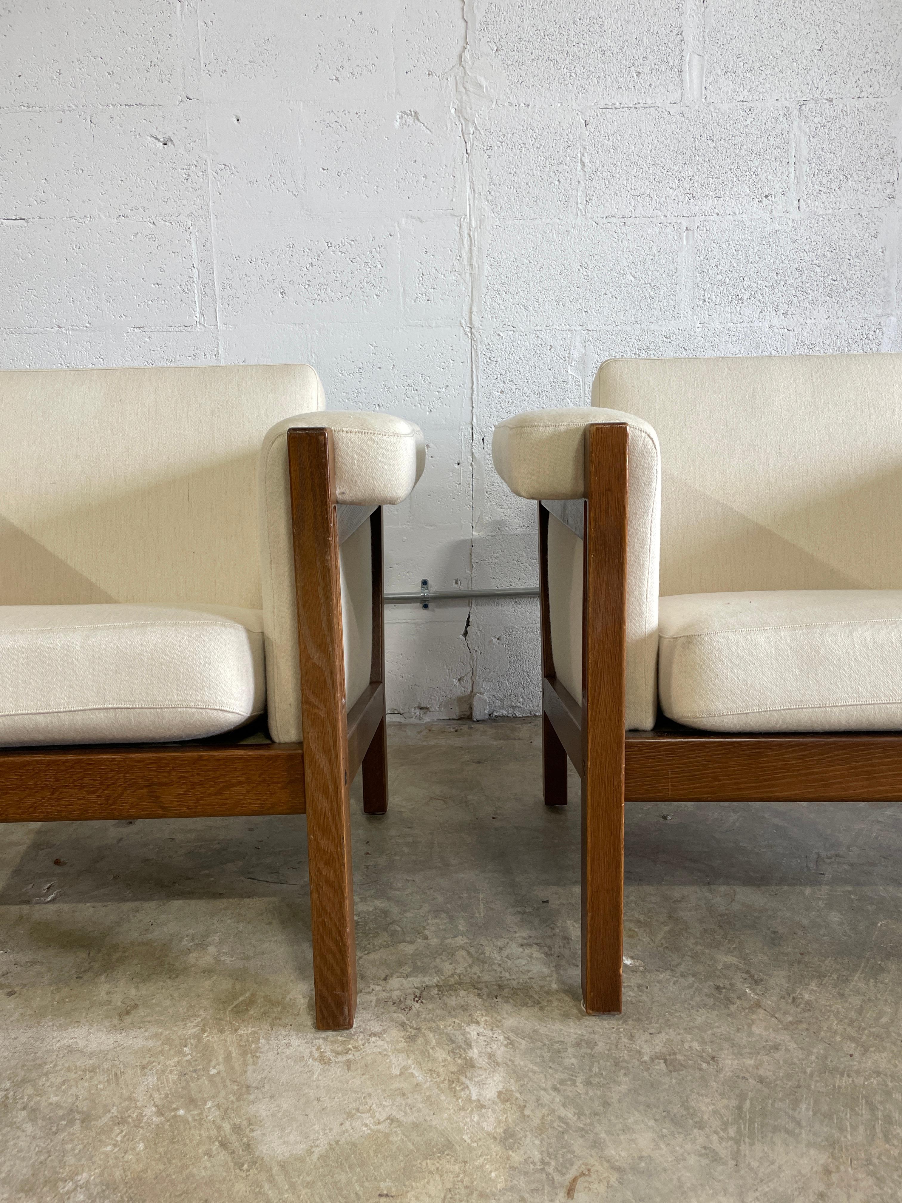 Hans Wegner Ge40 Getama Danish Modern of Lounge Chairs - a Pair For Sale 6