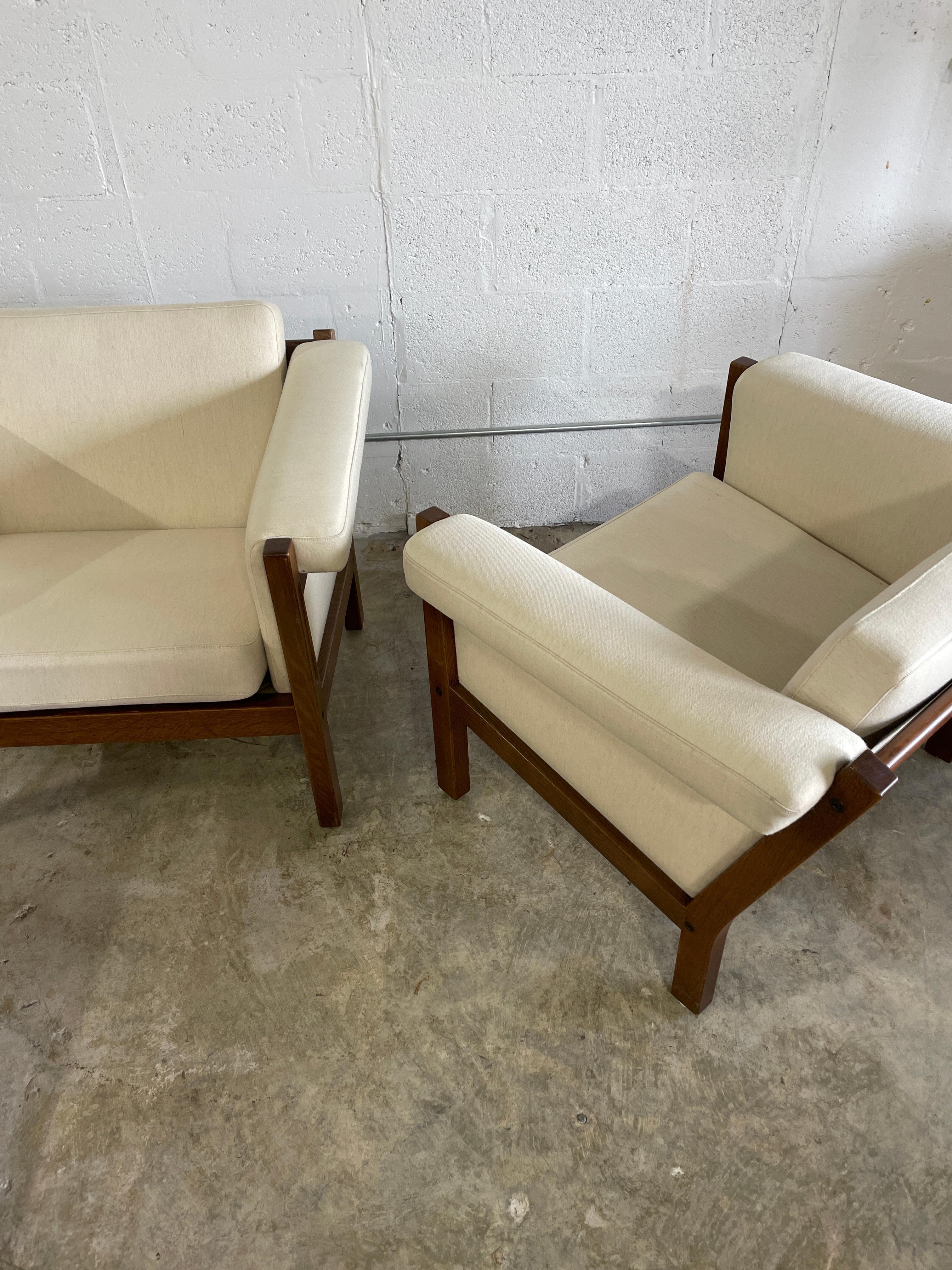Hans Wegner Ge40 Getama Danish Modern of Lounge Chairs - a Pair For Sale 7