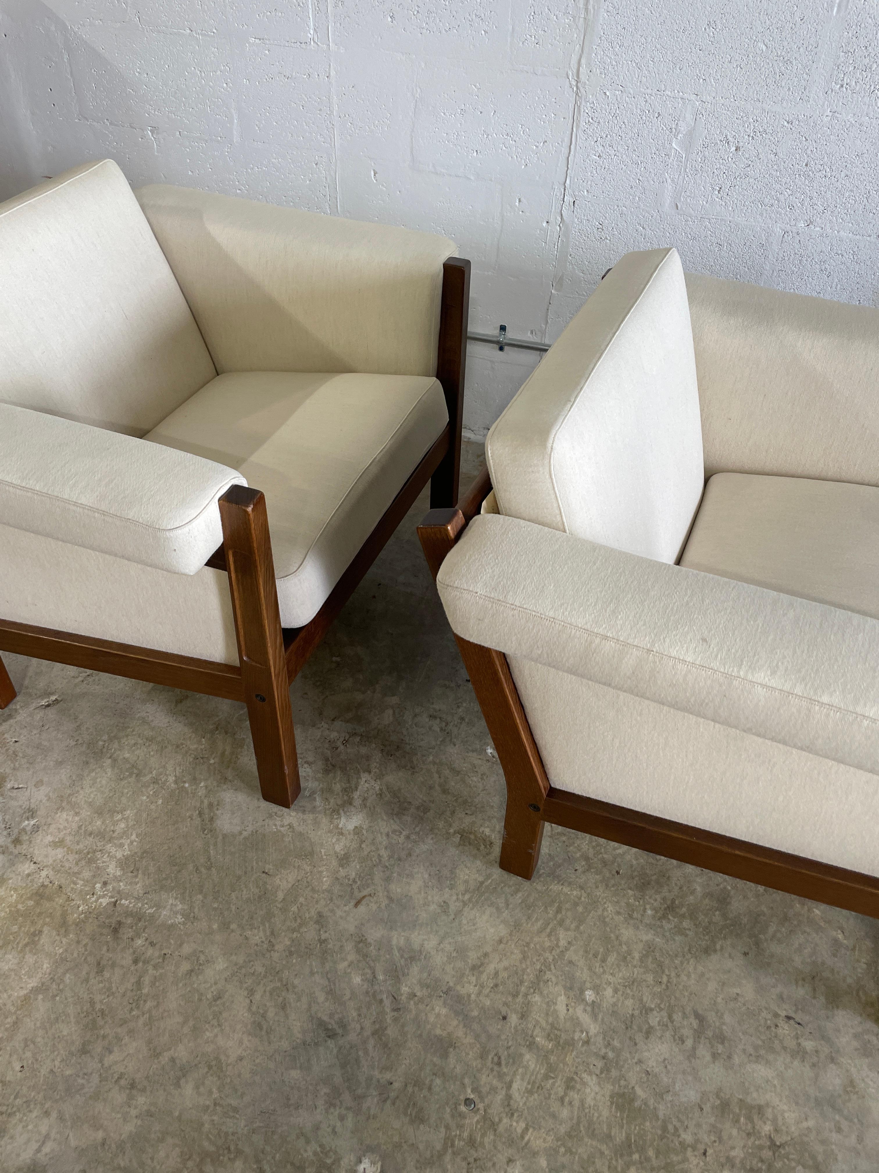 Hans Wegner Ge40 Getama Danish Modern of Lounge Chairs - a Pair For Sale 1