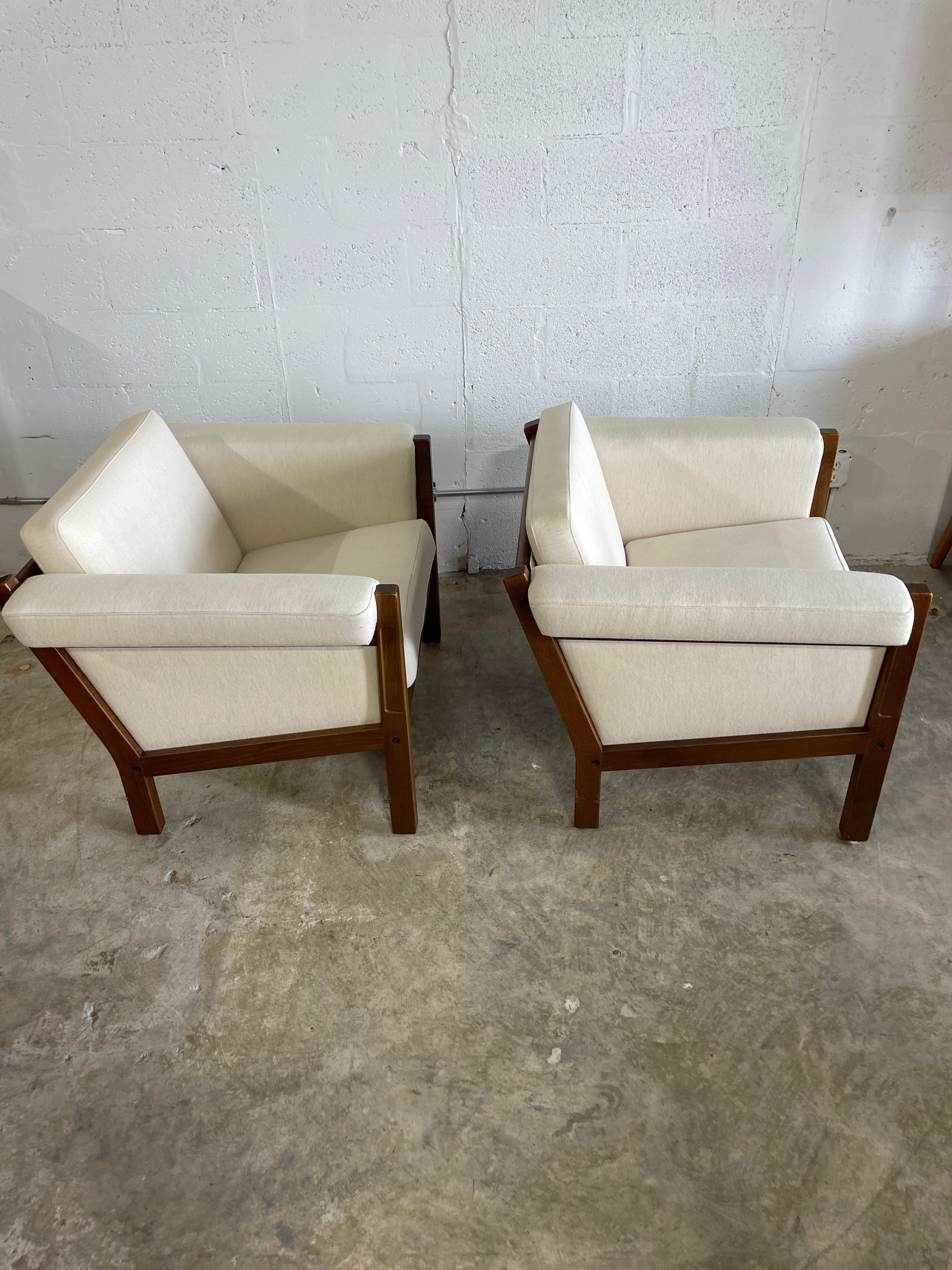 Hans Wegner Ge40 Getama Danish Modern of Lounge Chairs - a Pair For Sale 2