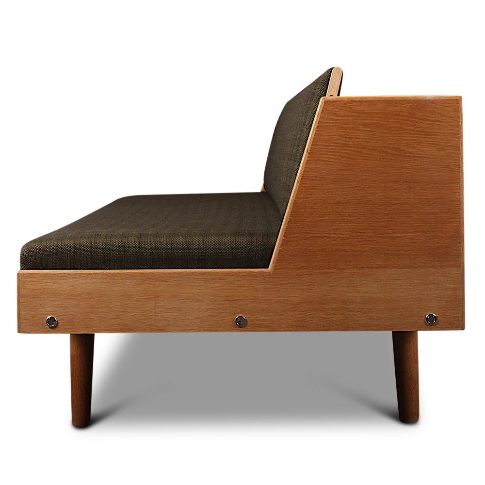 Hans Wegner GE6 Sofa Daybed for GETAMA 3