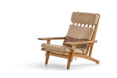 Hans Wegner Getama 375 Lounge chair with Ottoman in Solid Oak and Wool
