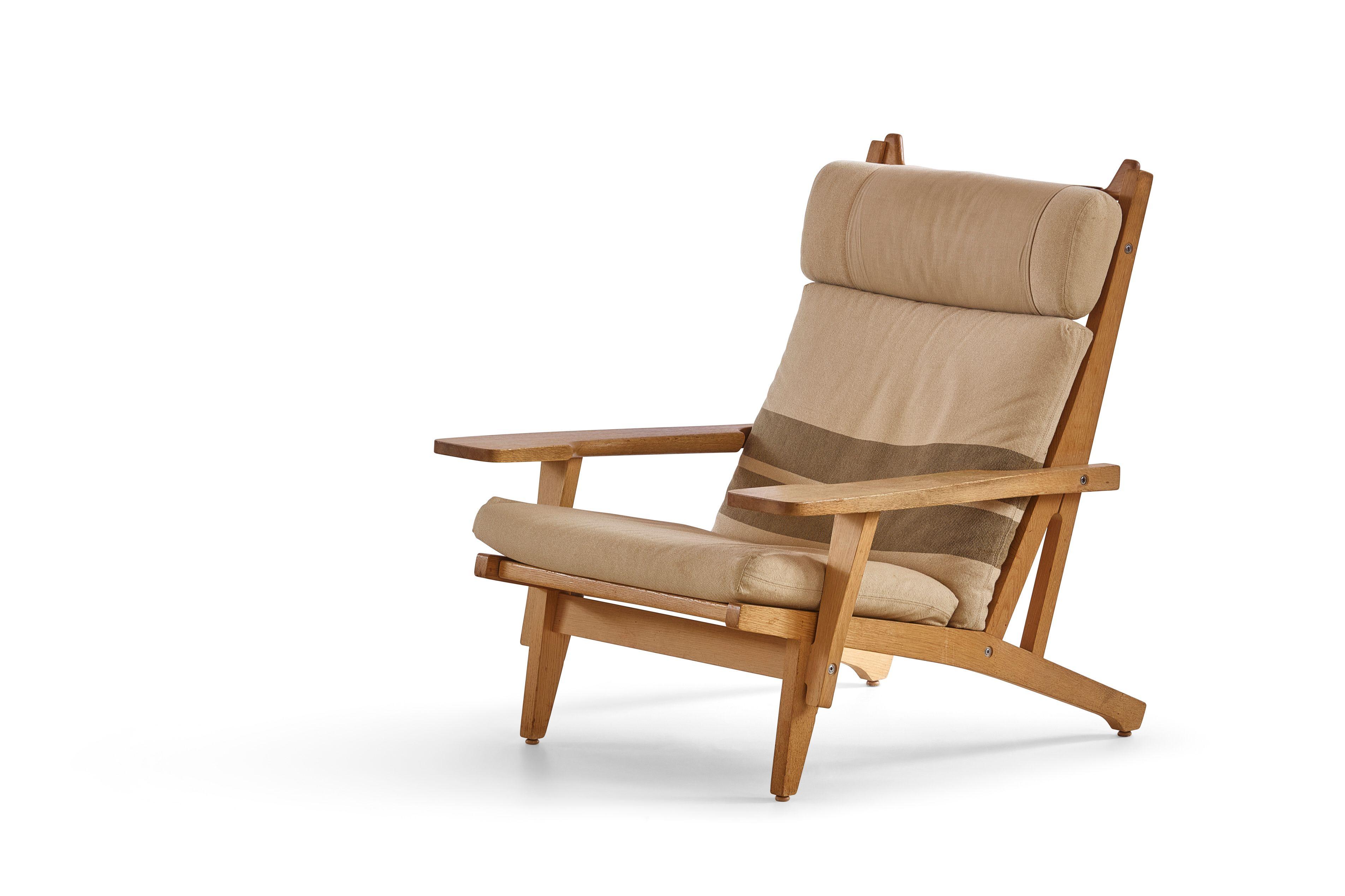 Hans Wegner Getama 375 Butaca con otomana de roble macizo y lana mediados del siglo XX en venta