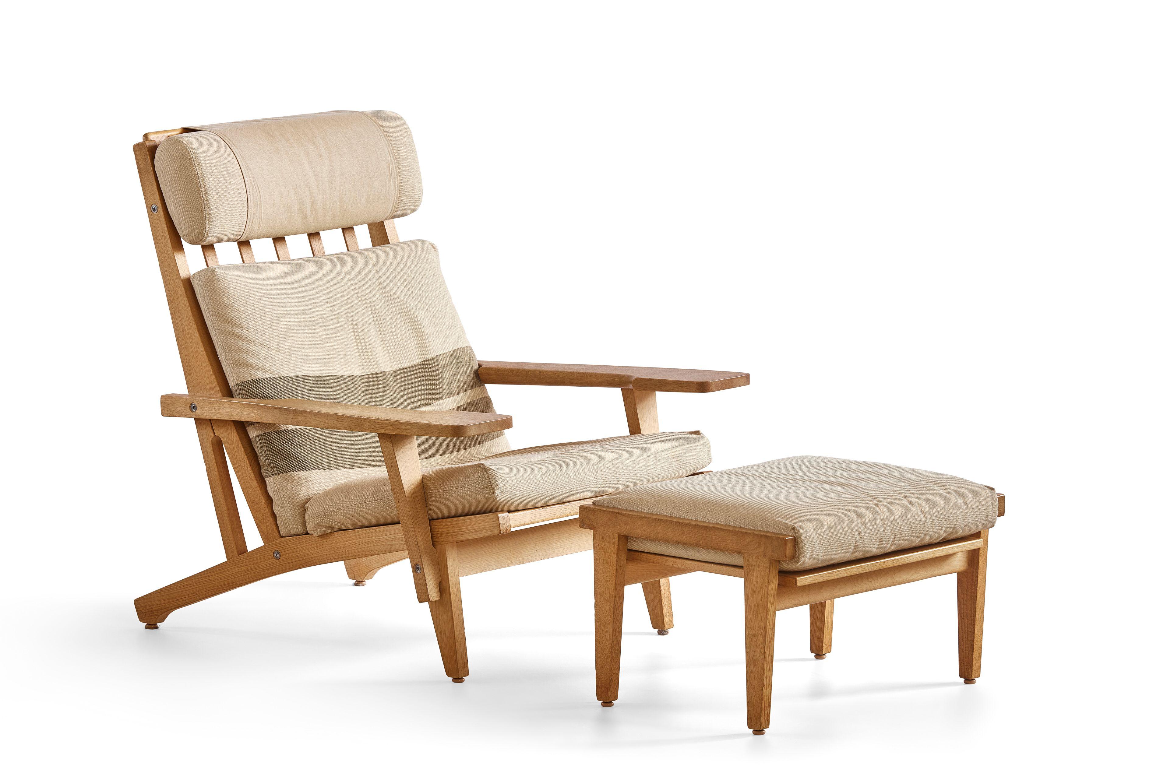 Hans Wegner Getama 375 Butaca con otomana de roble macizo y lana en venta 1