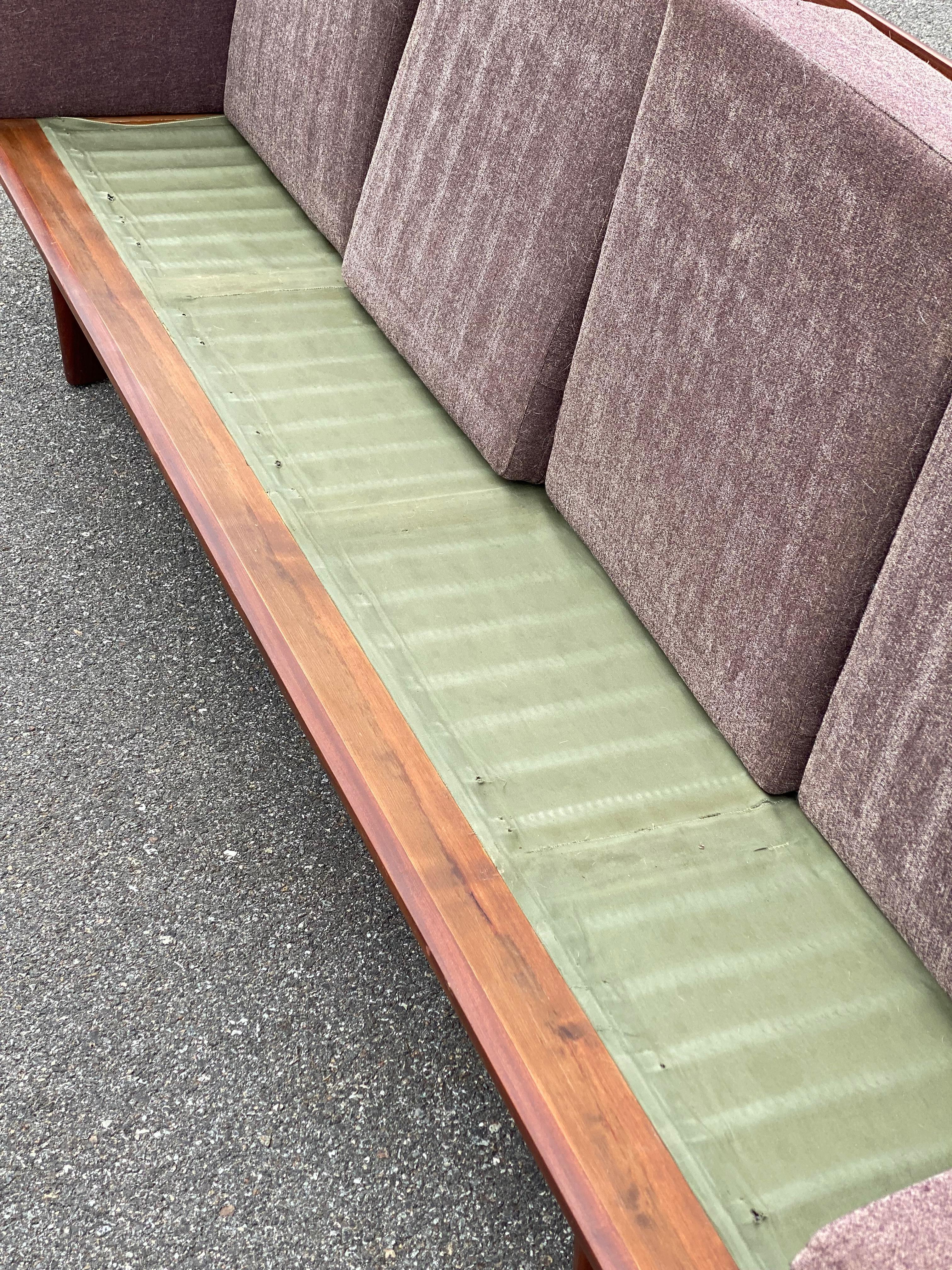Hans Wegner Getama GE-236 Viersitzer-Sofa aus Teakholz im Angebot 8