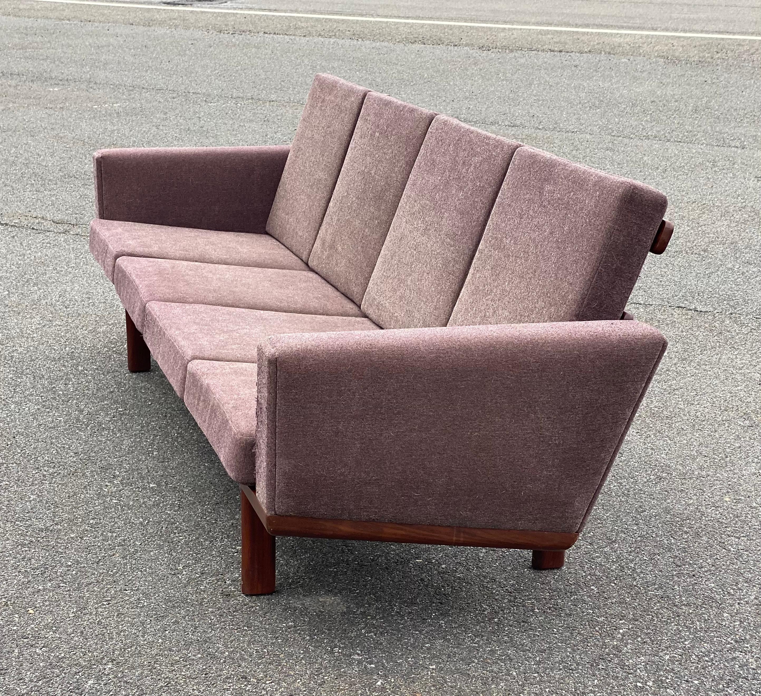Hans Wegner Getama GE-236 Viersitzer-Sofa aus Teakholz (Dänisch) im Angebot
