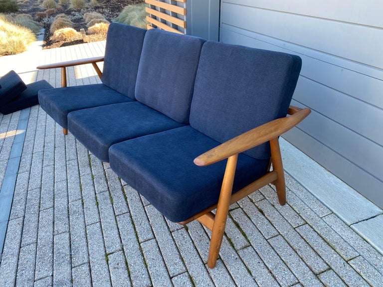 Oak Hans Wegner Getama GE-240 Lounge Chair For Sale