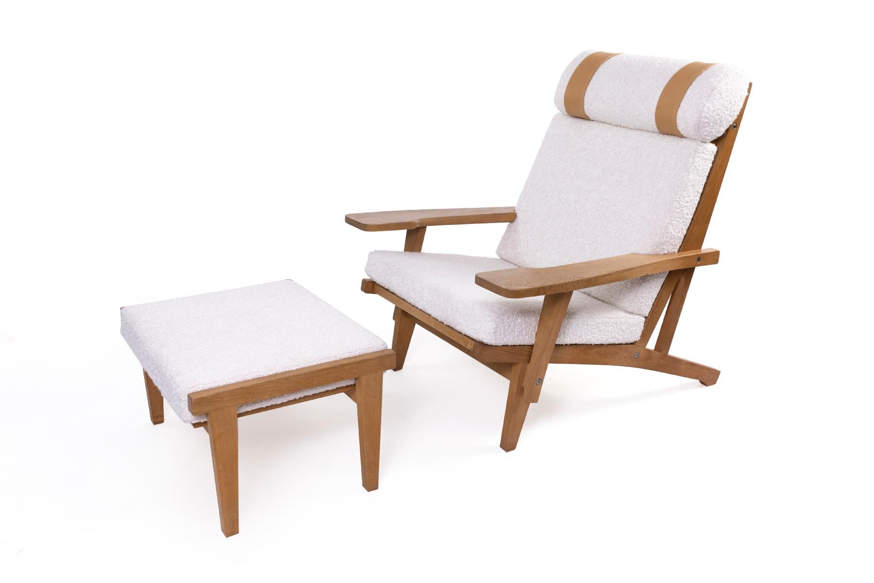 Mid-20th Century Lounge Chairs & Ottoman by Hans J. Wegner for GETAMA in Bouclé For Sale