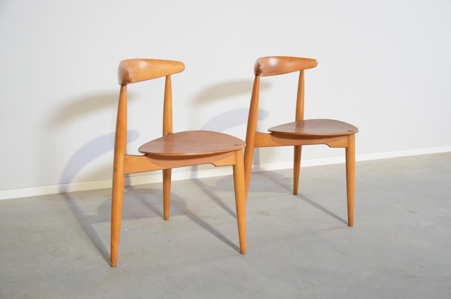 hans wegner 3 legged chair