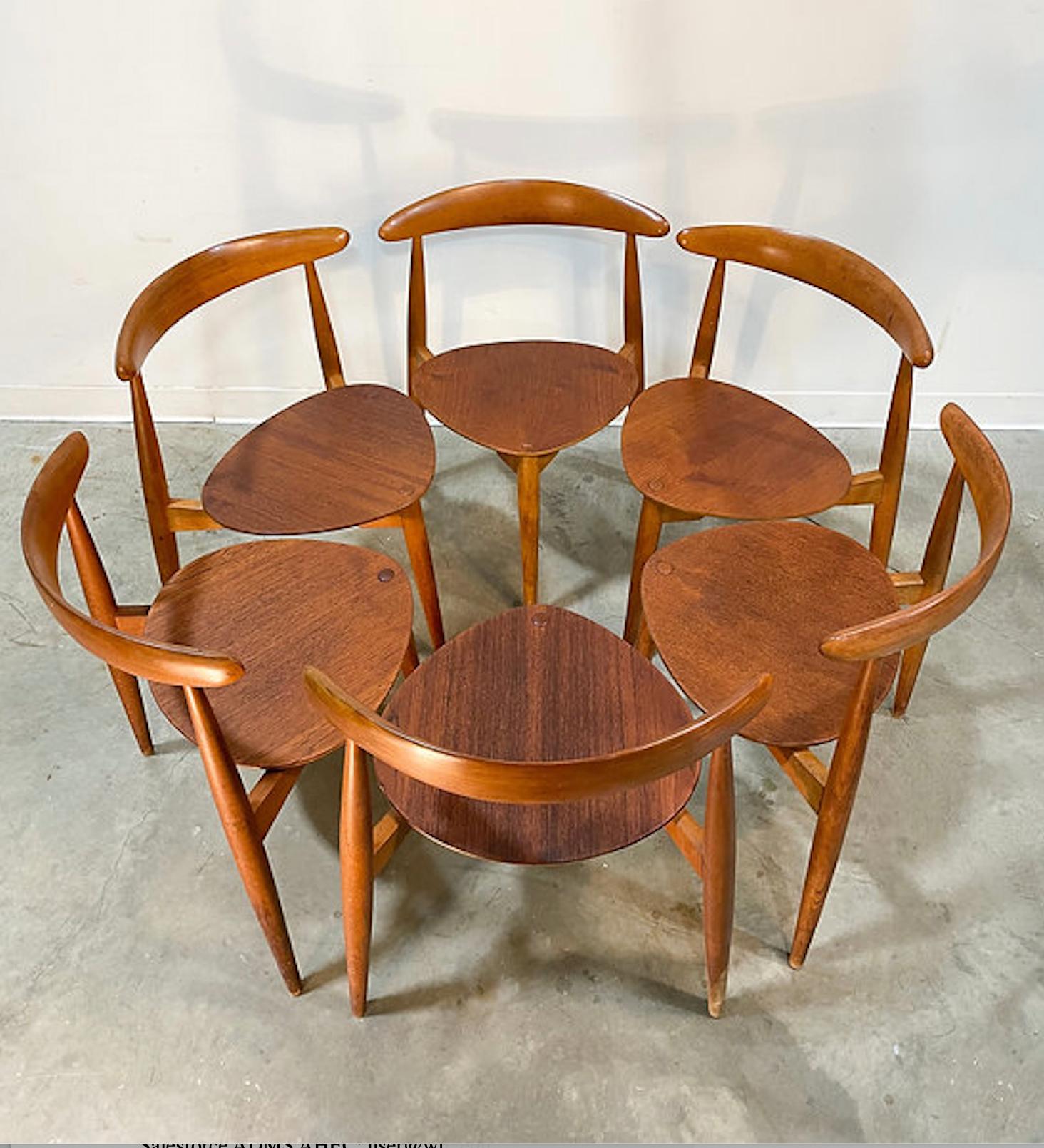 Hans Wegner Heart Chairs Set of 6 by Fritz Hansen In Good Condition In Kalamazoo, MI