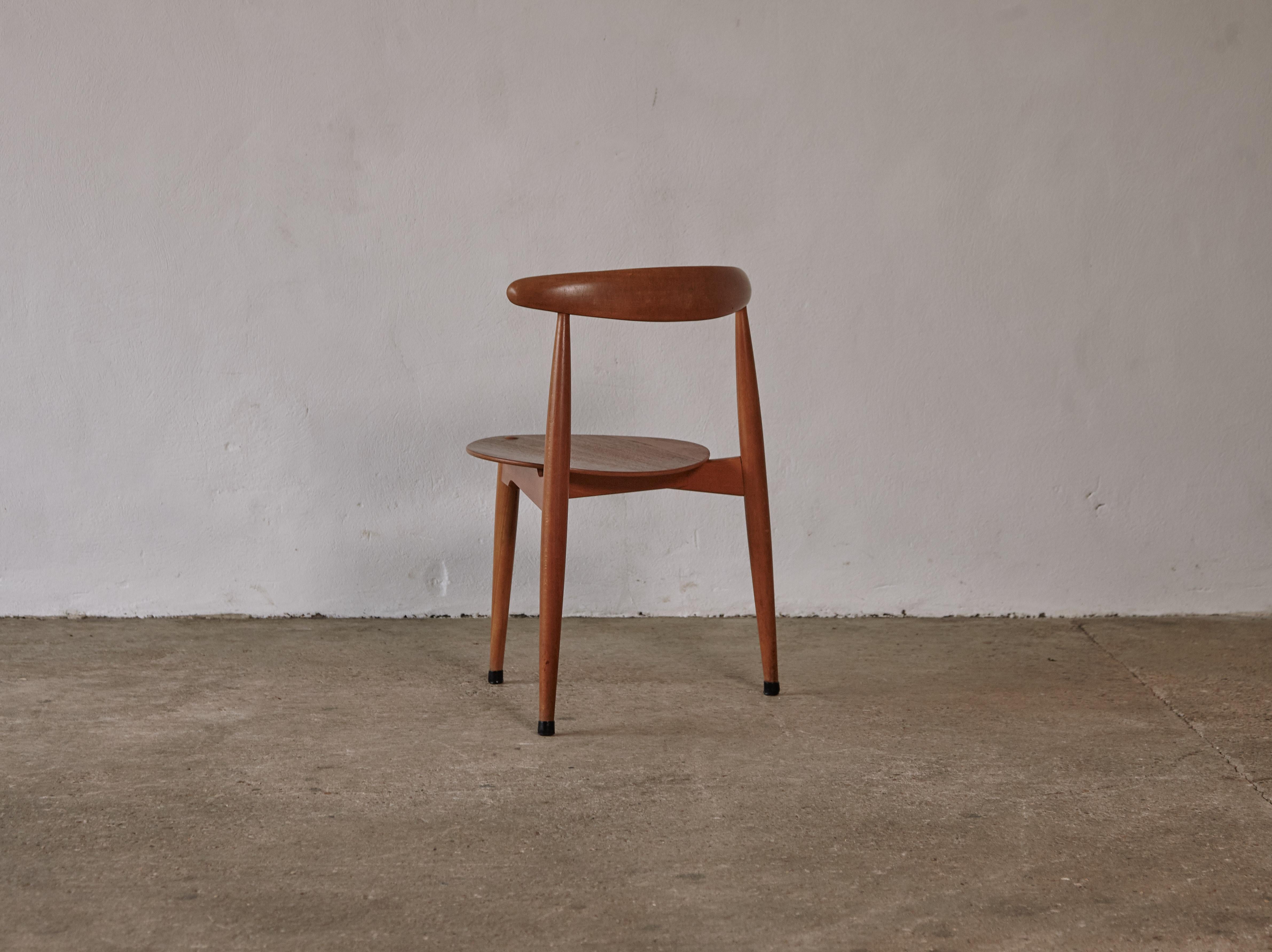 Hans Wegner Heart Dining Chairs and Table, Fritz Hansen, Denmark, 1950s 2