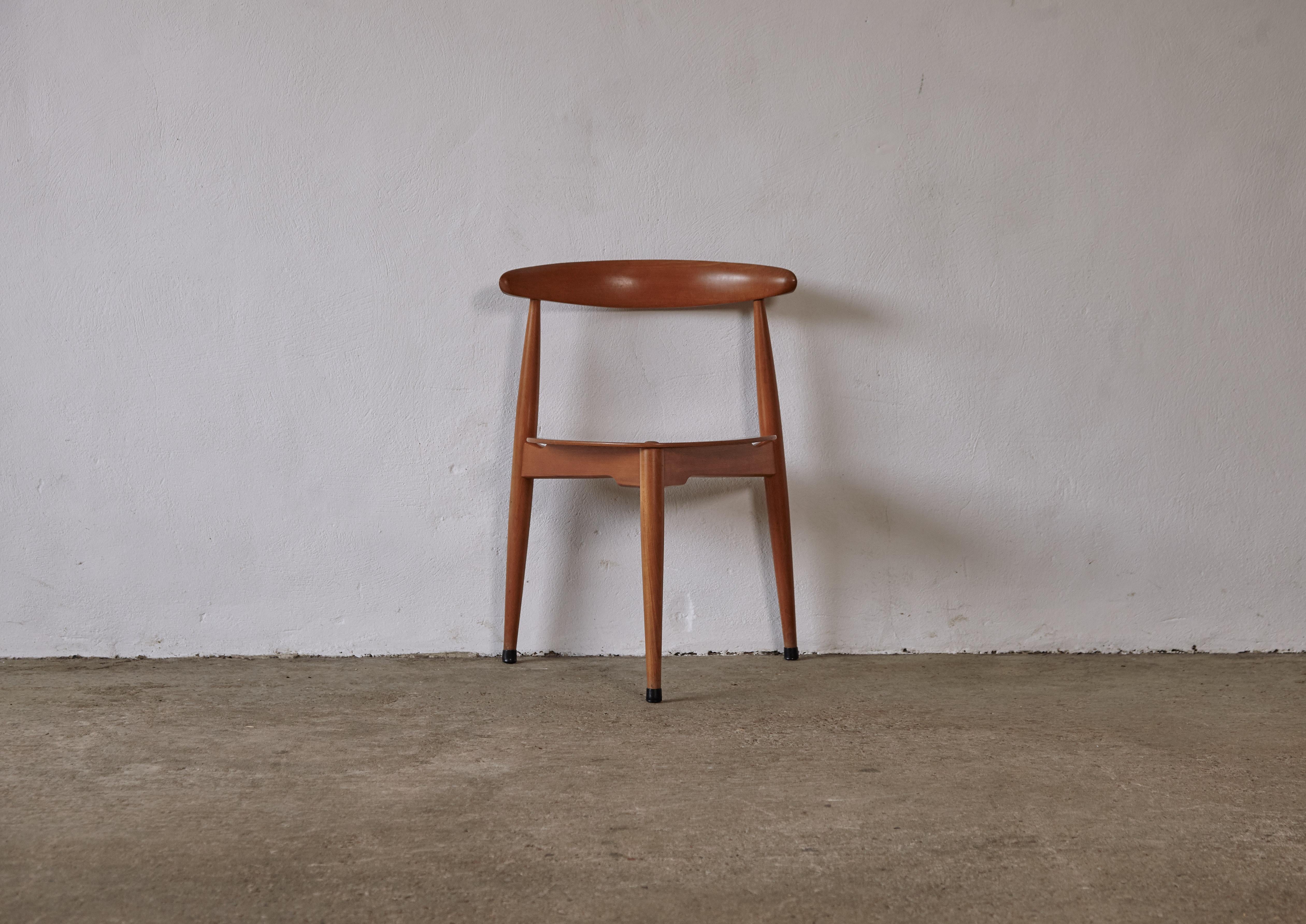 Hans Wegner Heart Dining Chairs and Table, Fritz Hansen, Denmark, 1950s 6