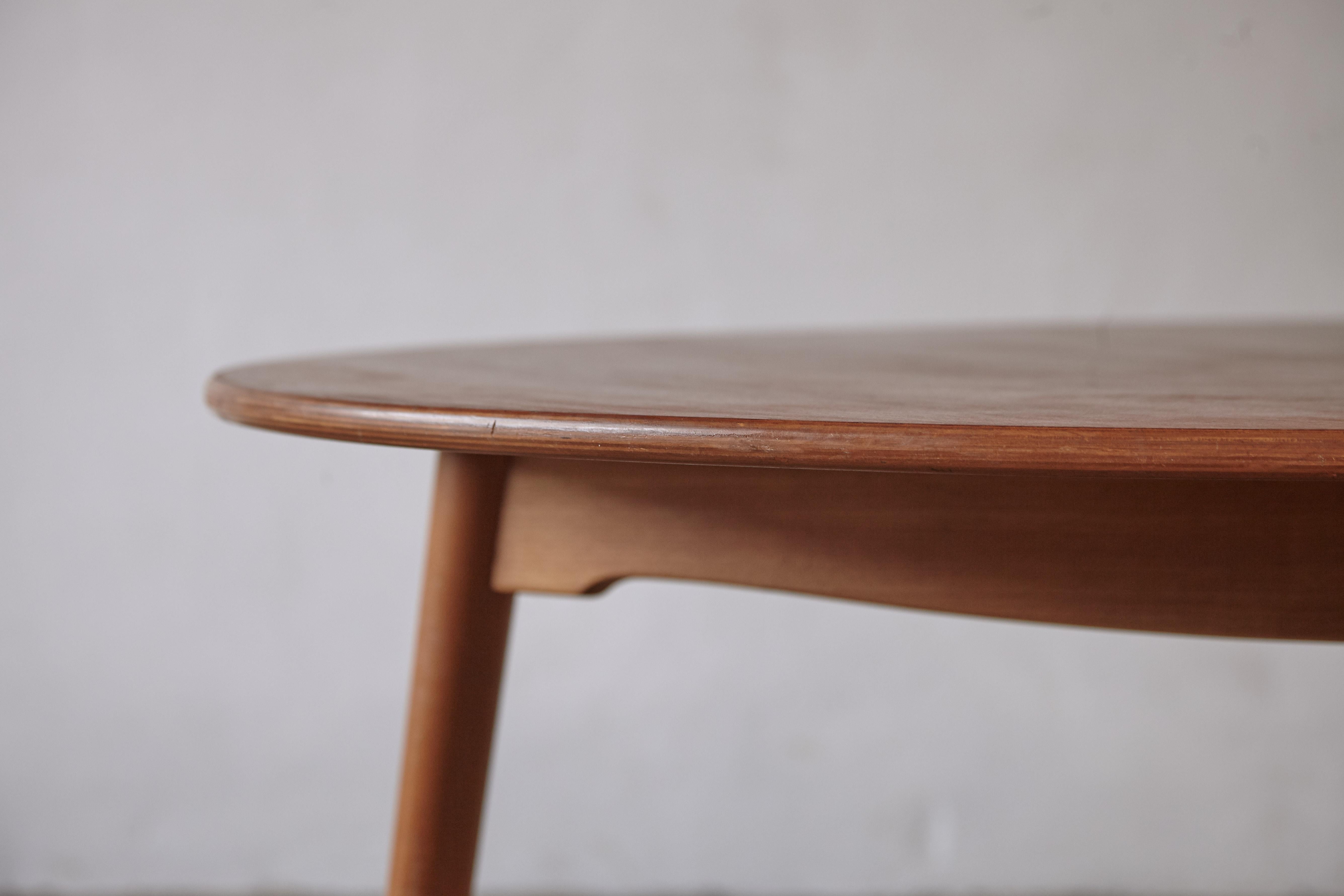 Hans Wegner Heart Dining Chairs and Table, Fritz Hansen, Denmark, 1950s 7