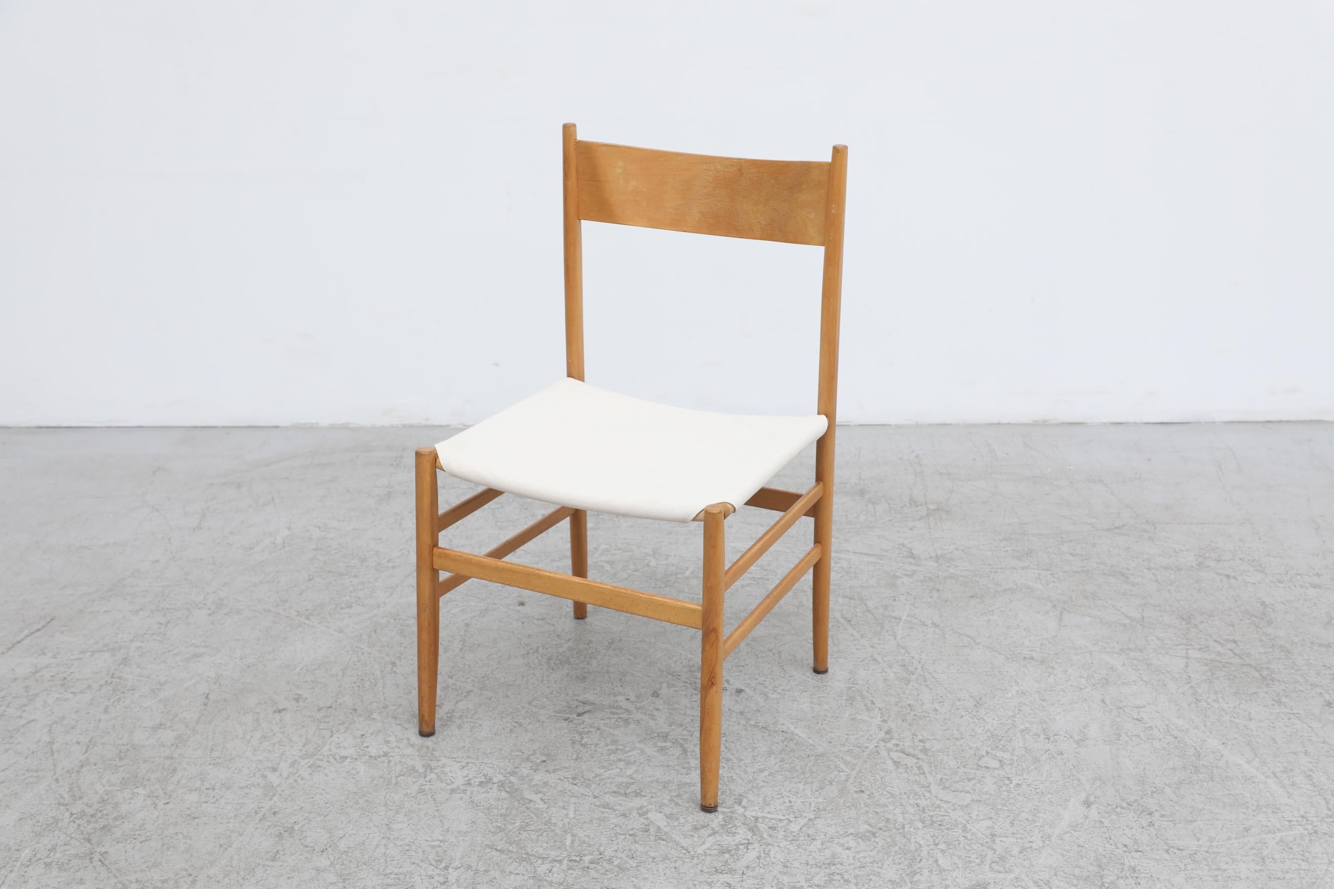 Hans Wegner inspirierte dänische blonde Esszimmerstühle mit neuen weißen Segeltuchsitzen im Angebot 3