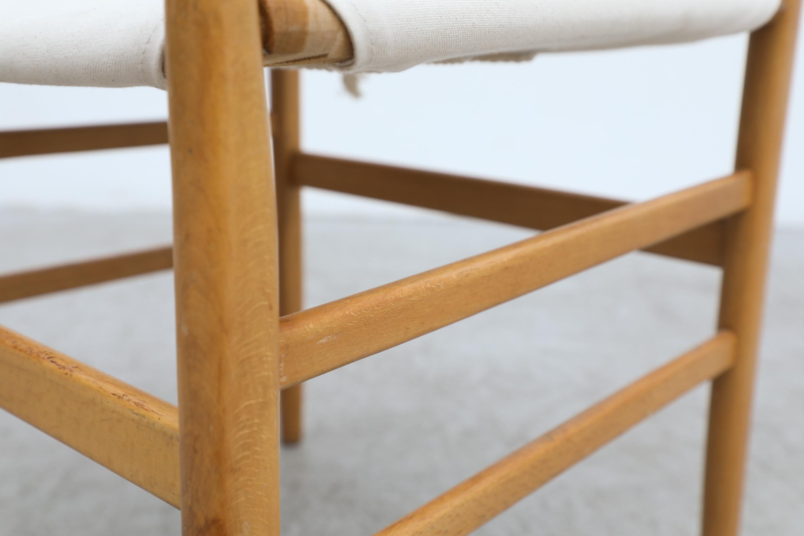 Hans Wegner inspirierte dänische blonde Esszimmerstühle mit neuen weißen Segeltuchsitzen im Angebot 9