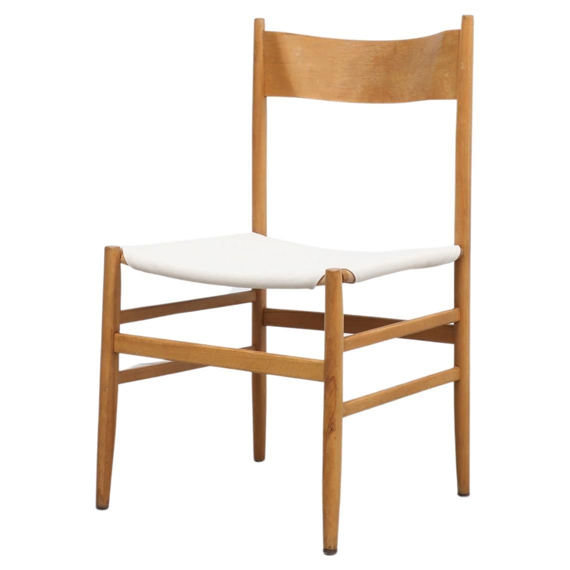 Hans Wegner inspirierte dänische blonde Esszimmerstühle mit neuen weißen Segeltuchsitzen