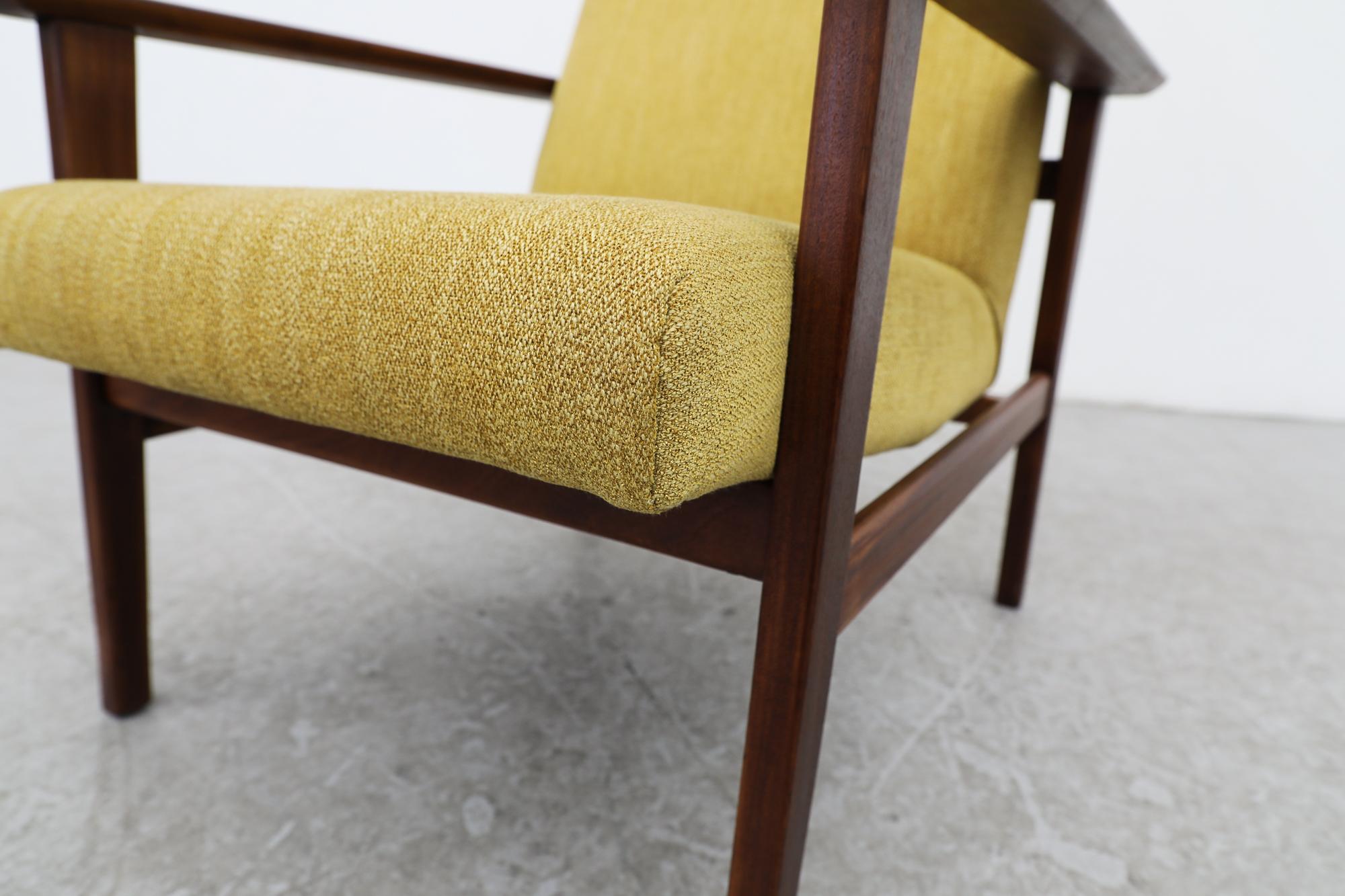 Belle chaise longue d'inspiration Hans Wegner en teck du milieu du siècle dernier en tissu safran en vente 6