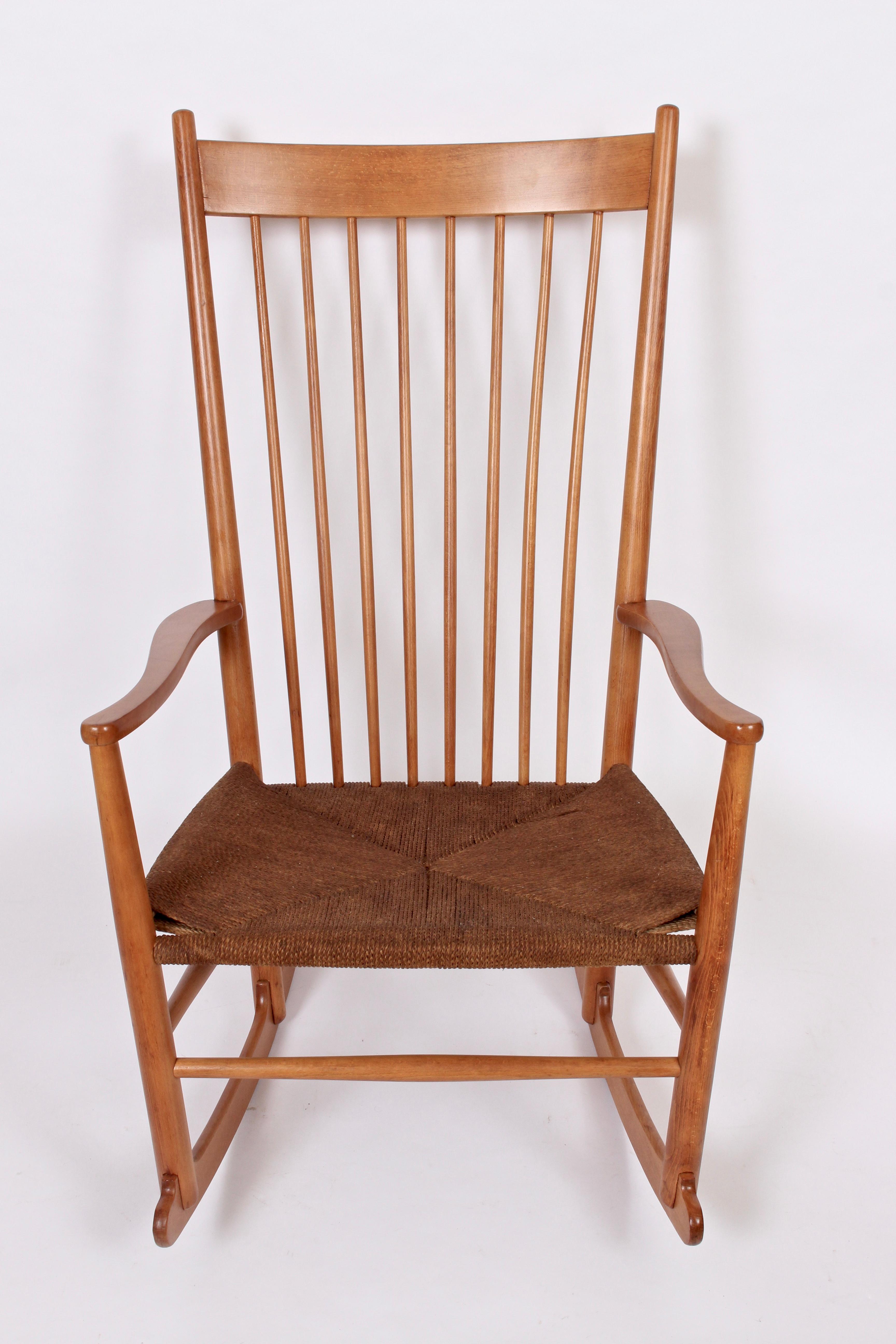 Scandinavian Modern Hans Wegner J16 Beech Rocking Chair, circa 1950 For Sale